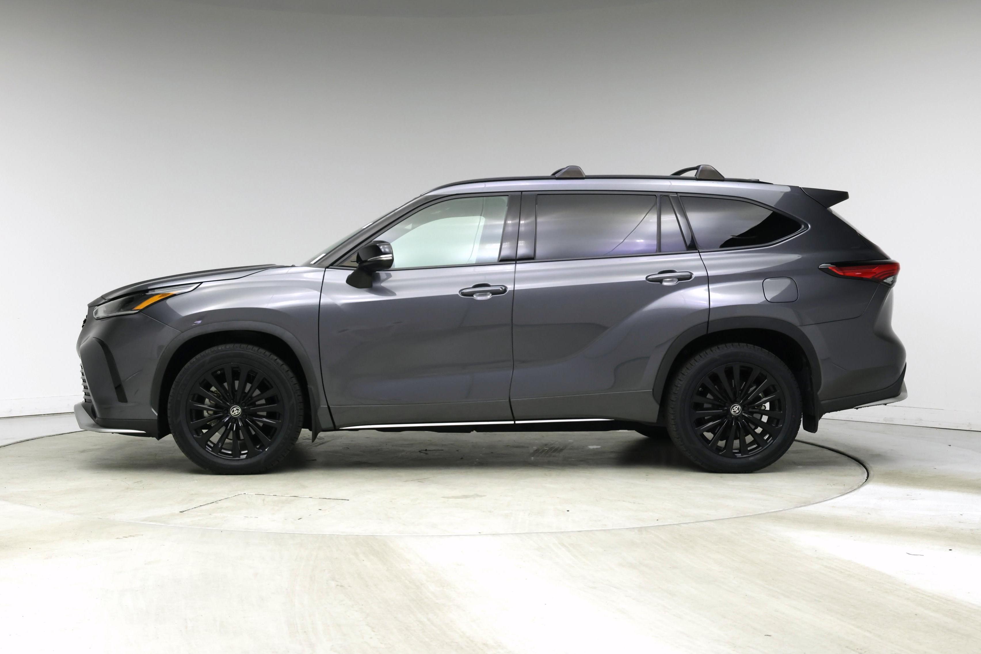 Thumbnail: 2023 Toyota Highlander - 3