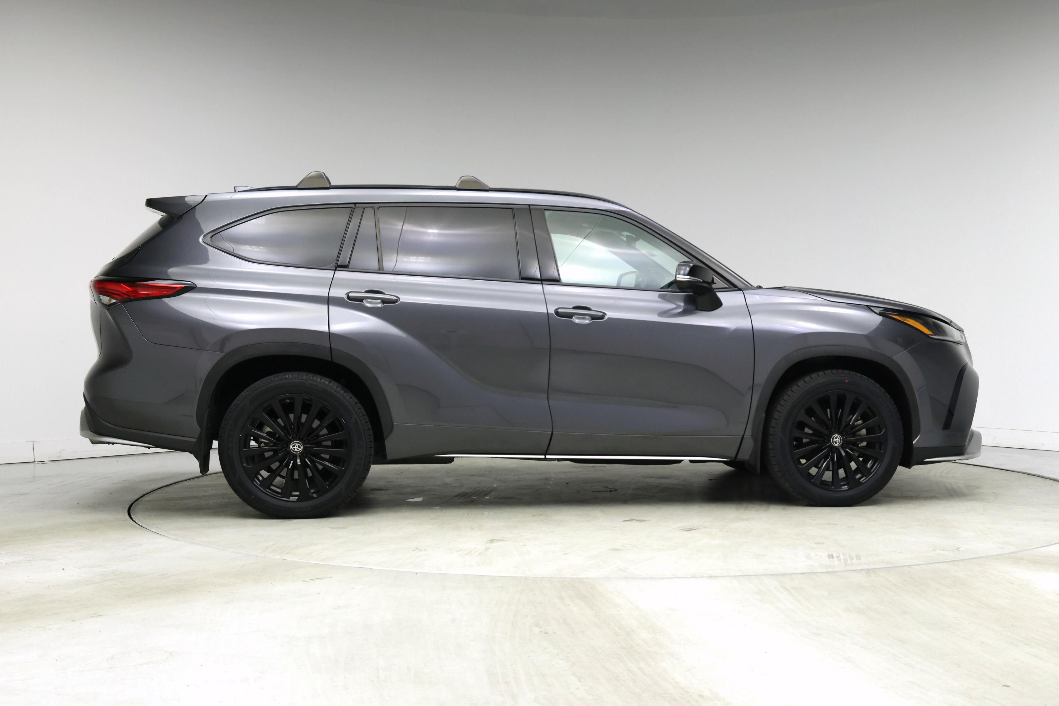 Thumbnail: 2023 Toyota Highlander - 7