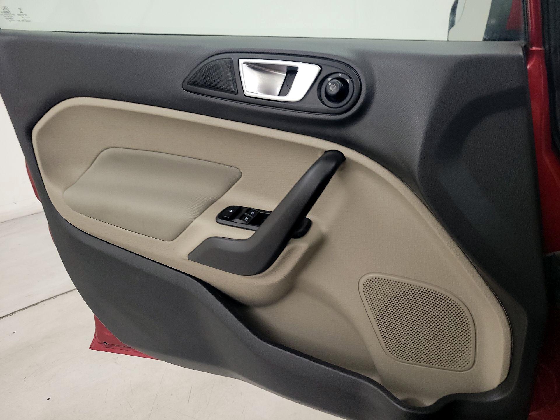 Thumbnail: 2016 Ford Fiesta - 12