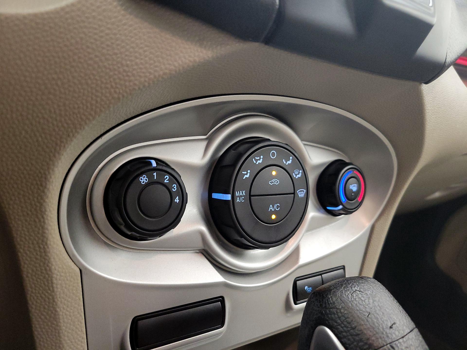 Thumbnail: 2016 Ford Fiesta - 15