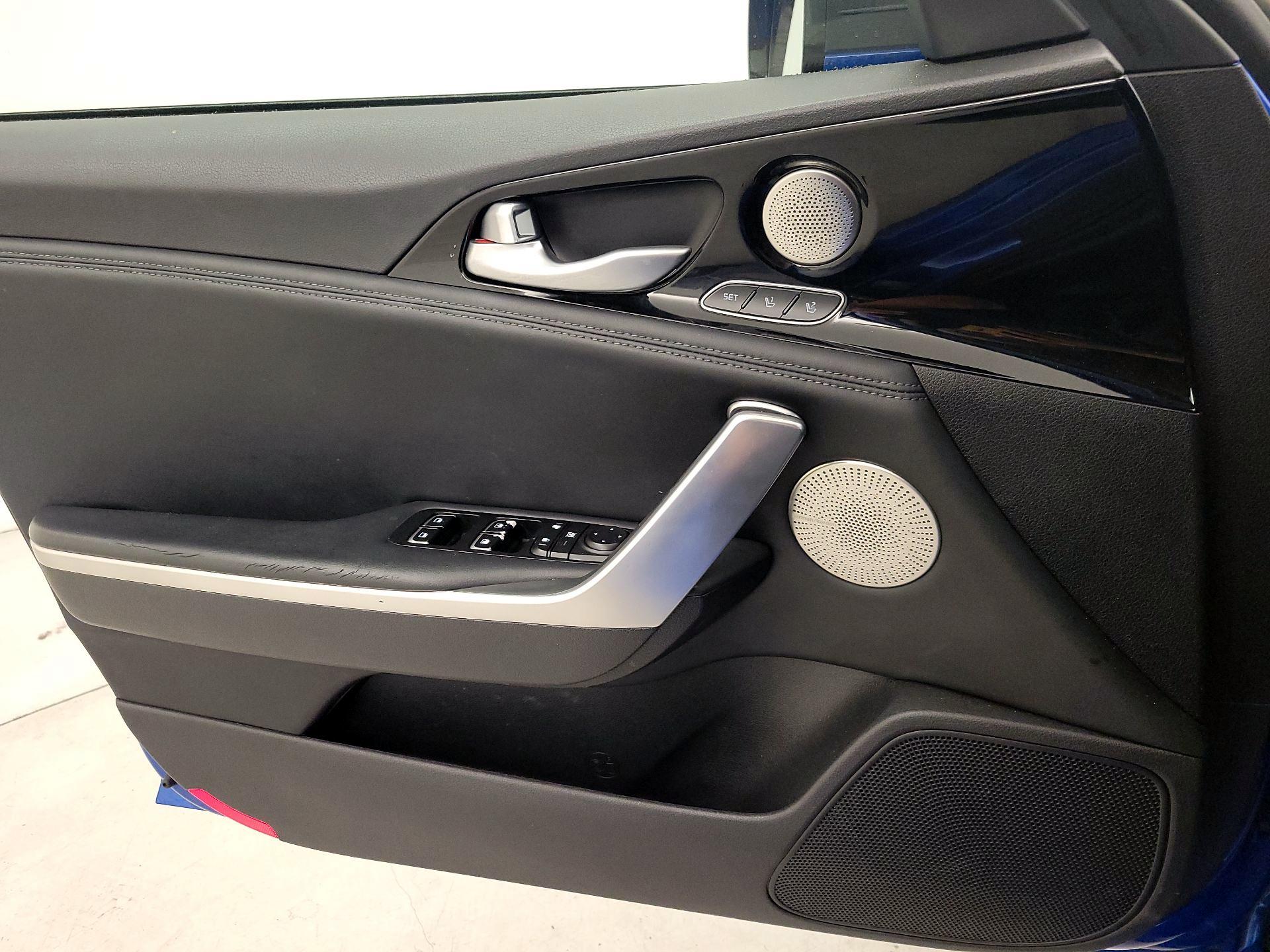 Thumbnail: 2018 Kia Stinger - 12