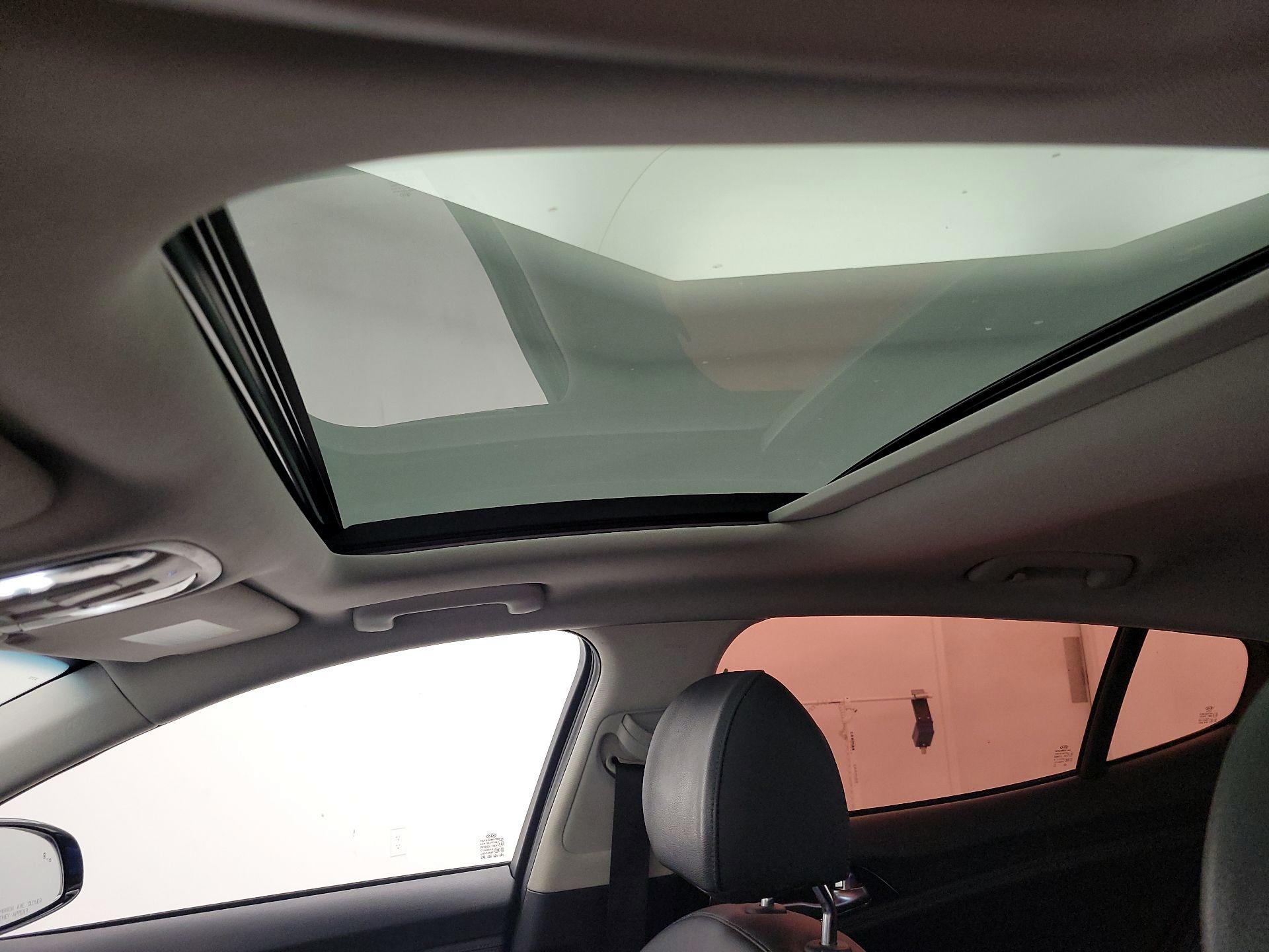 Thumbnail: 2018 Kia Stinger - 20