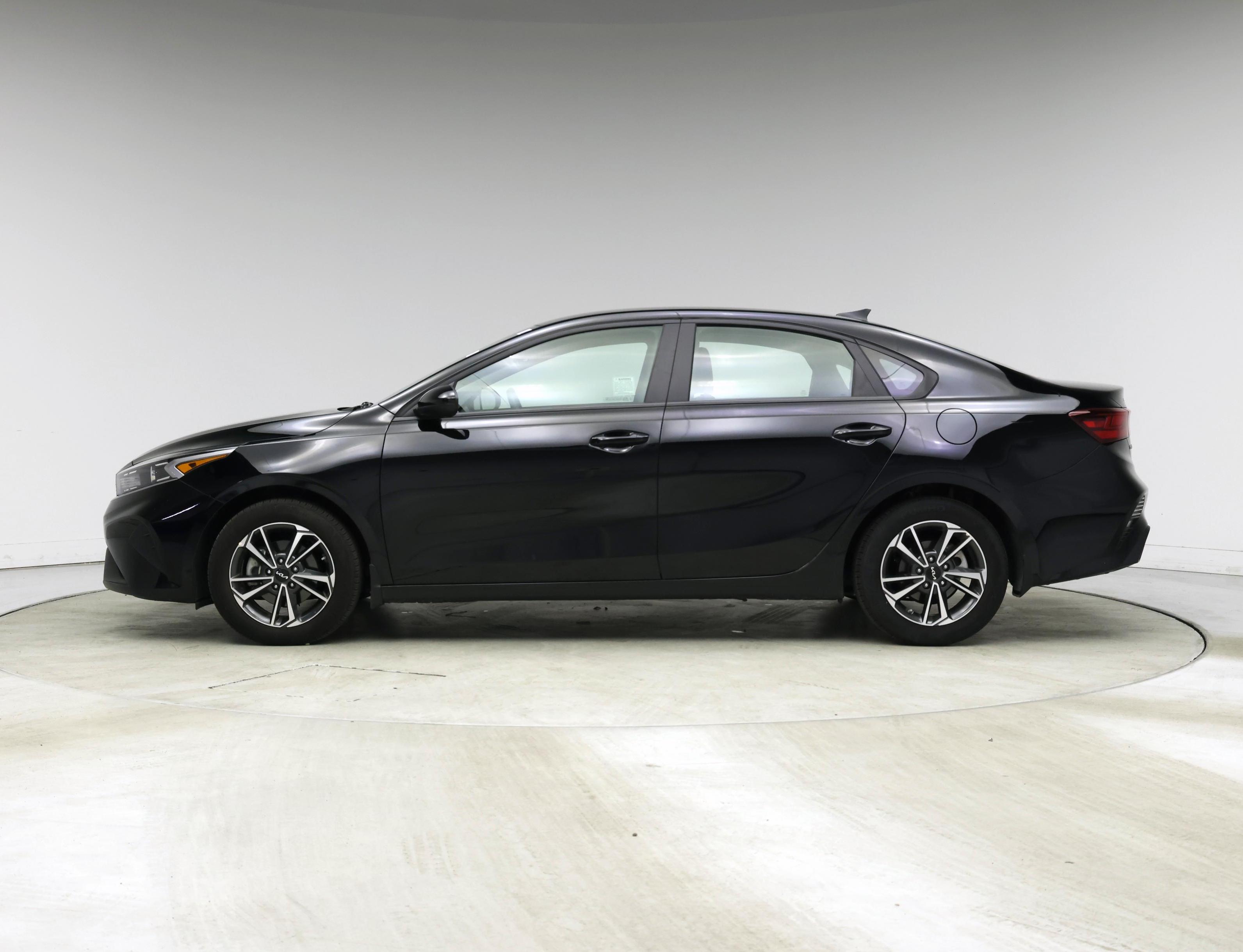 Thumbnail: 2024 Kia Forte - 3