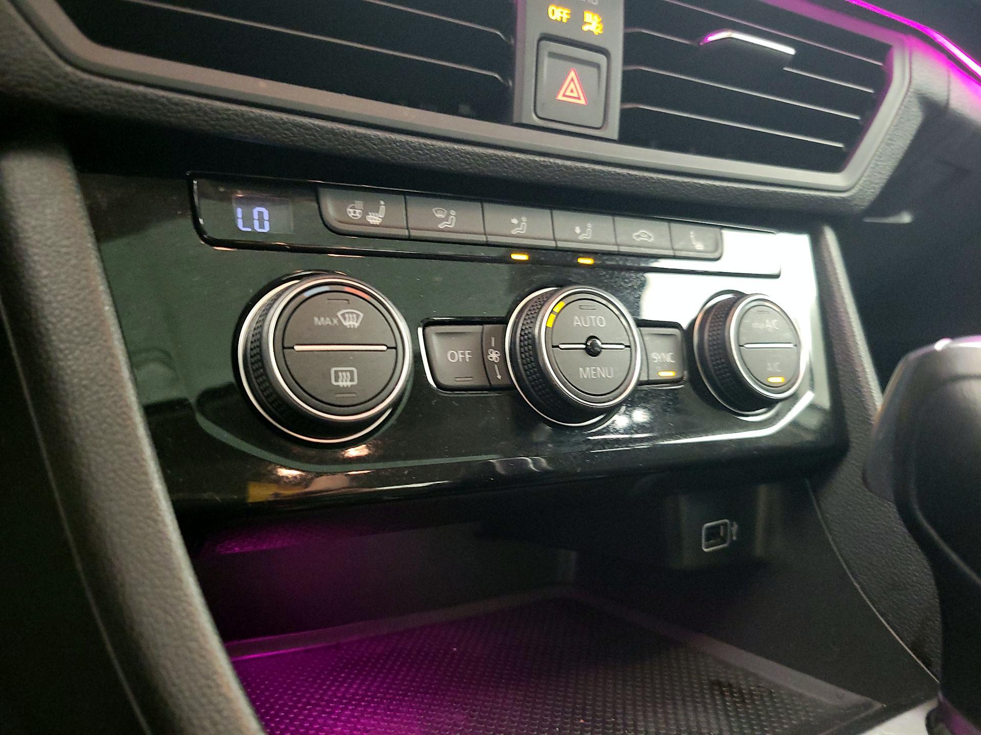 Thumbnail: 2019 Volkswagen Jetta - 16