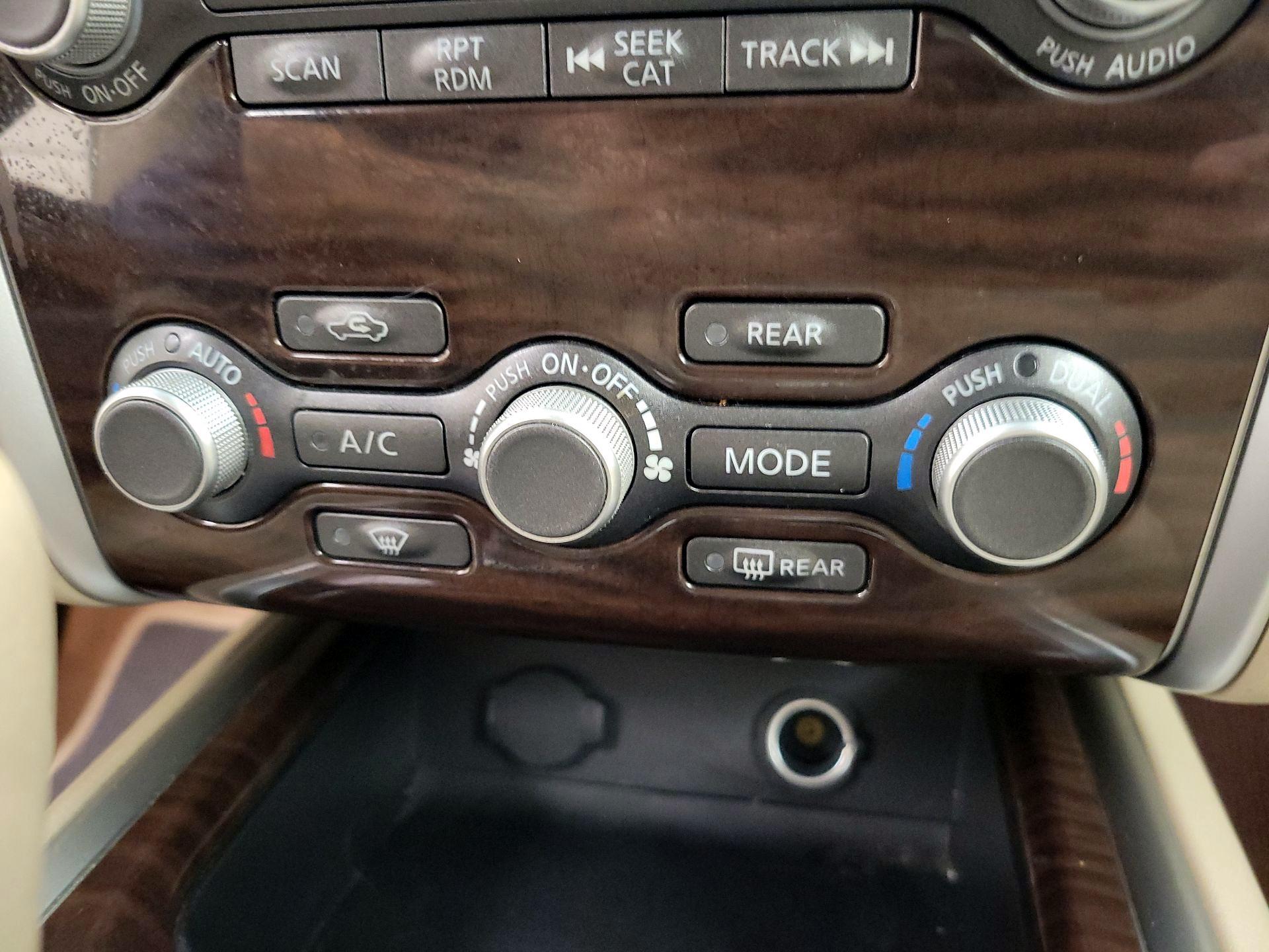 Thumbnail: 2014 Nissan Pathfinder - 17