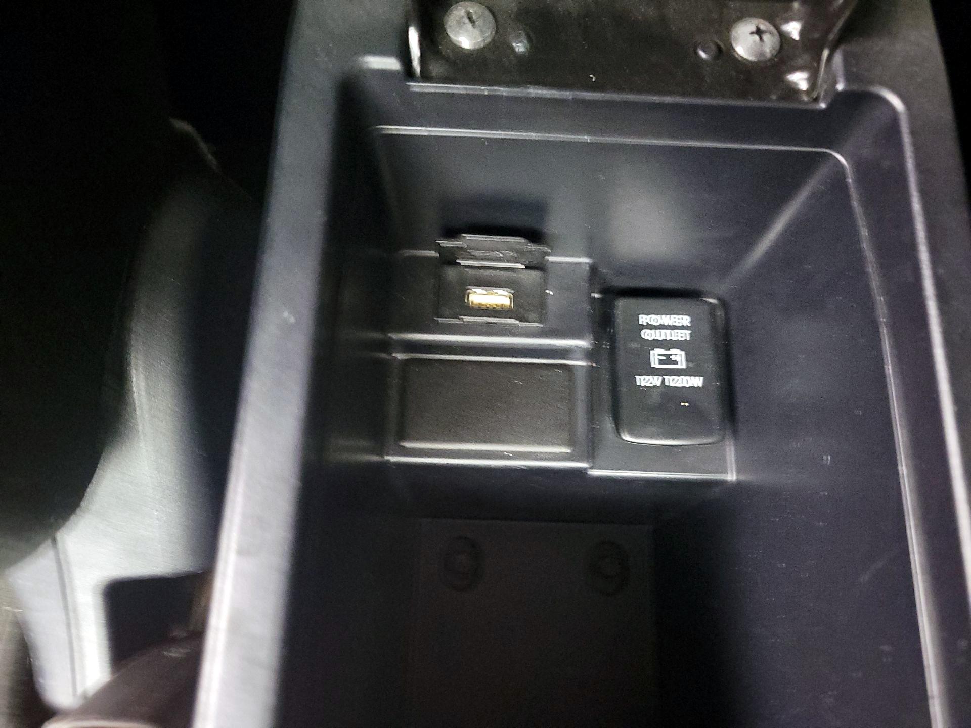 Thumbnail: 2016 Mitsubishi Outlander Sport - 18