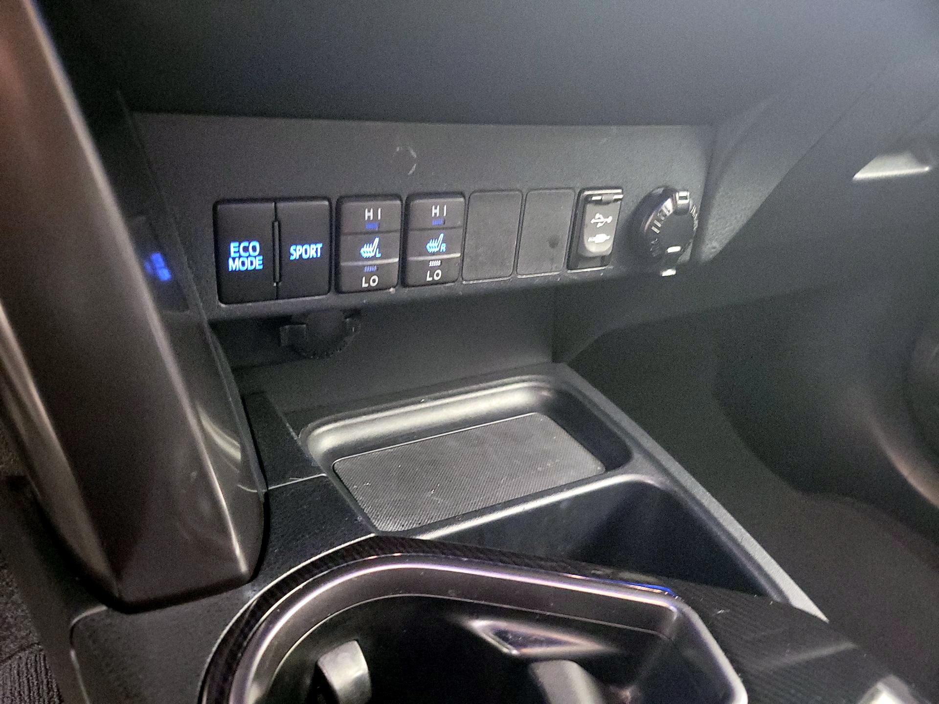 Thumbnail: 2017 Toyota RAV4 - 18