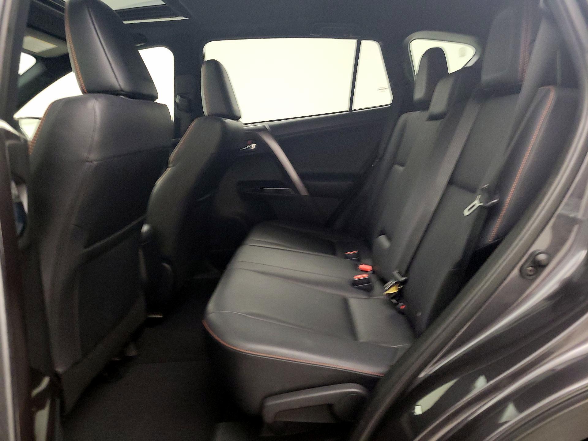 Thumbnail: 2017 Toyota RAV4 - 20