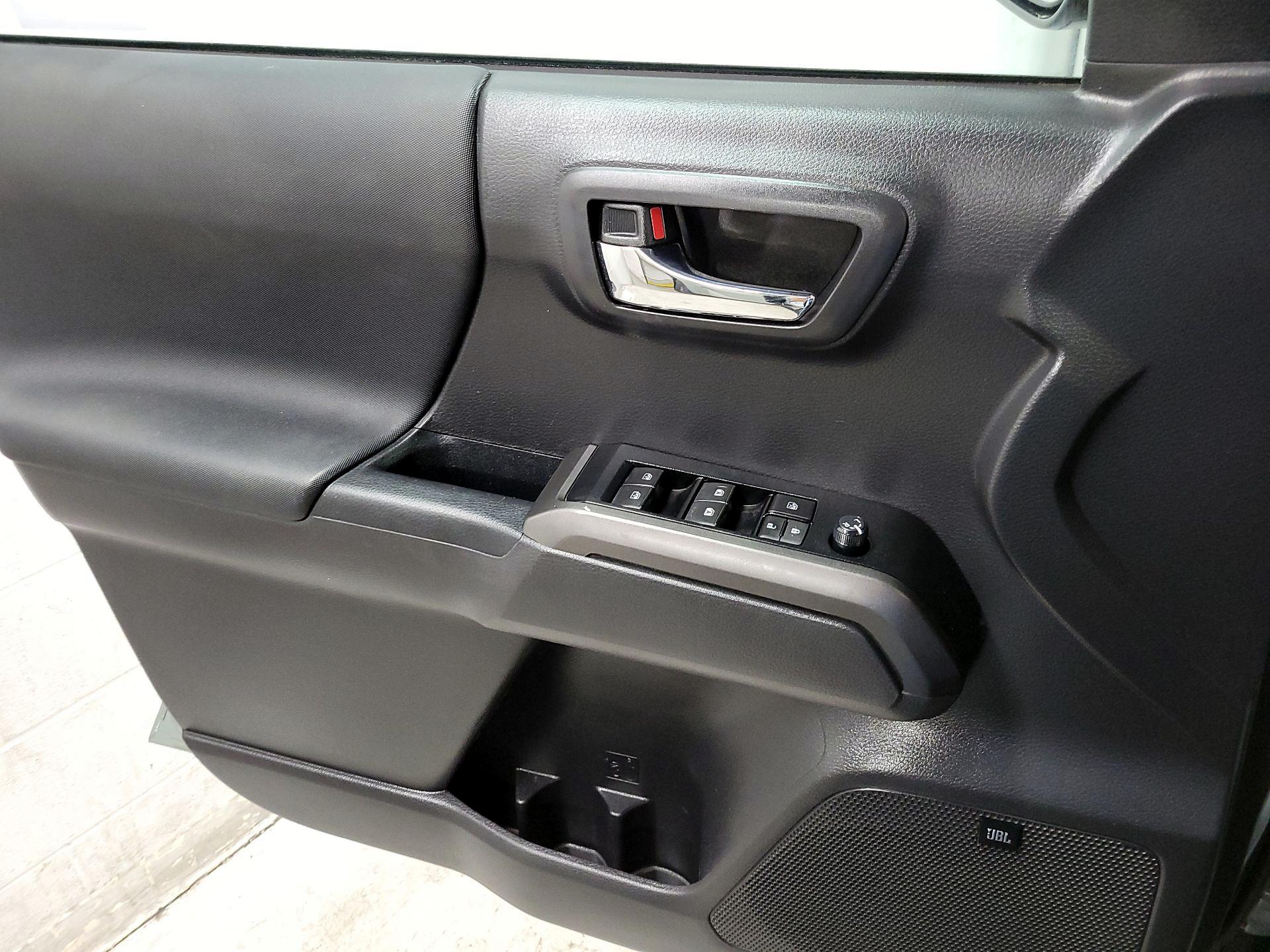 Thumbnail: 2022 Toyota Tacoma - 12