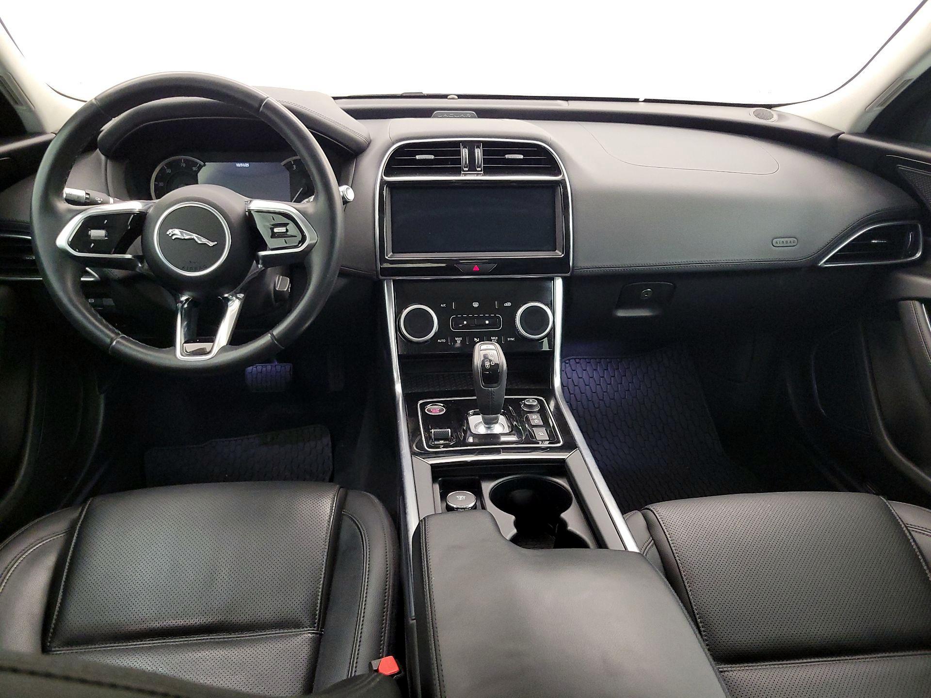 Thumbnail: 2020 Jaguar XE - 9