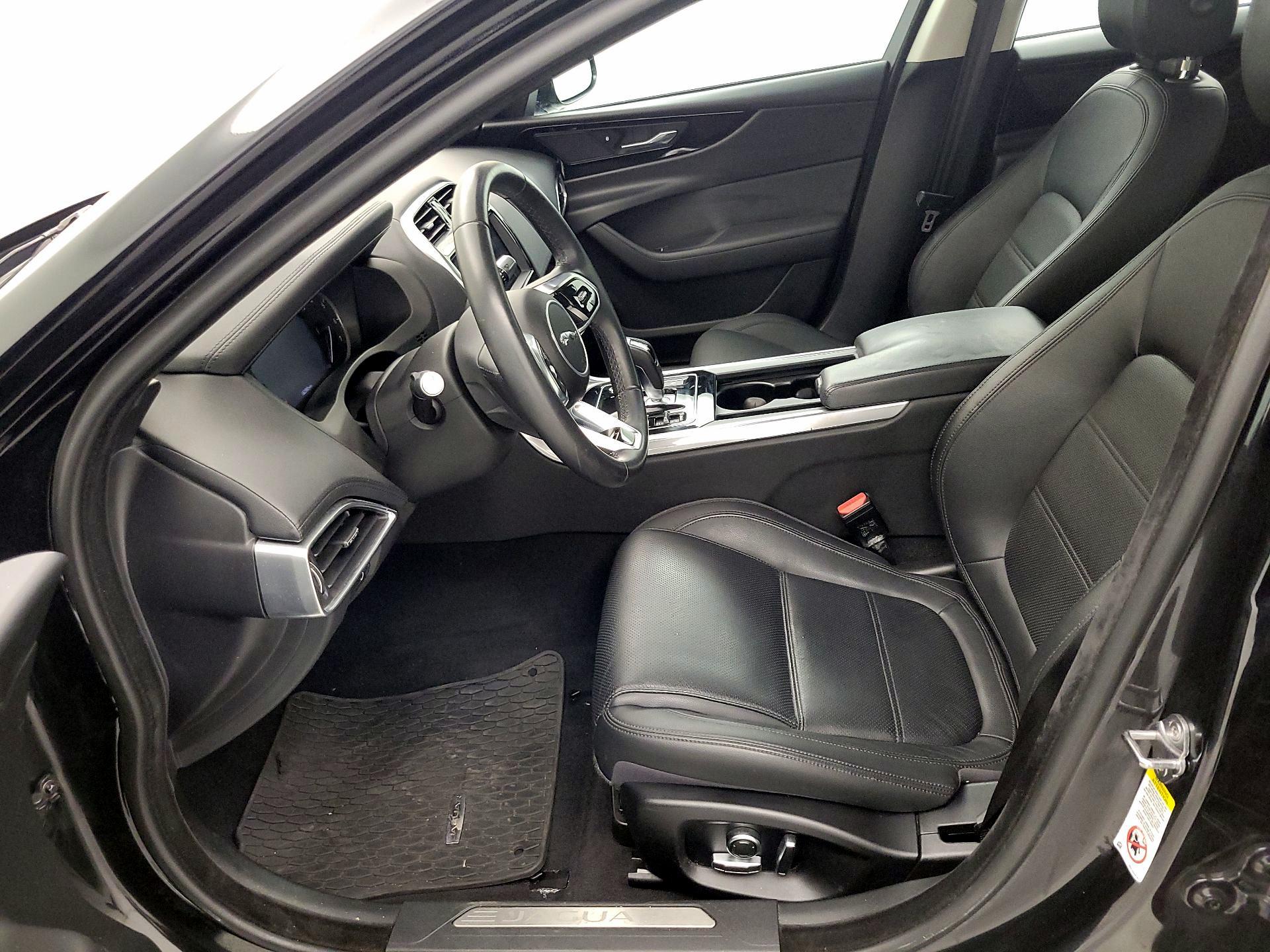 Thumbnail: 2020 Jaguar XE - 11