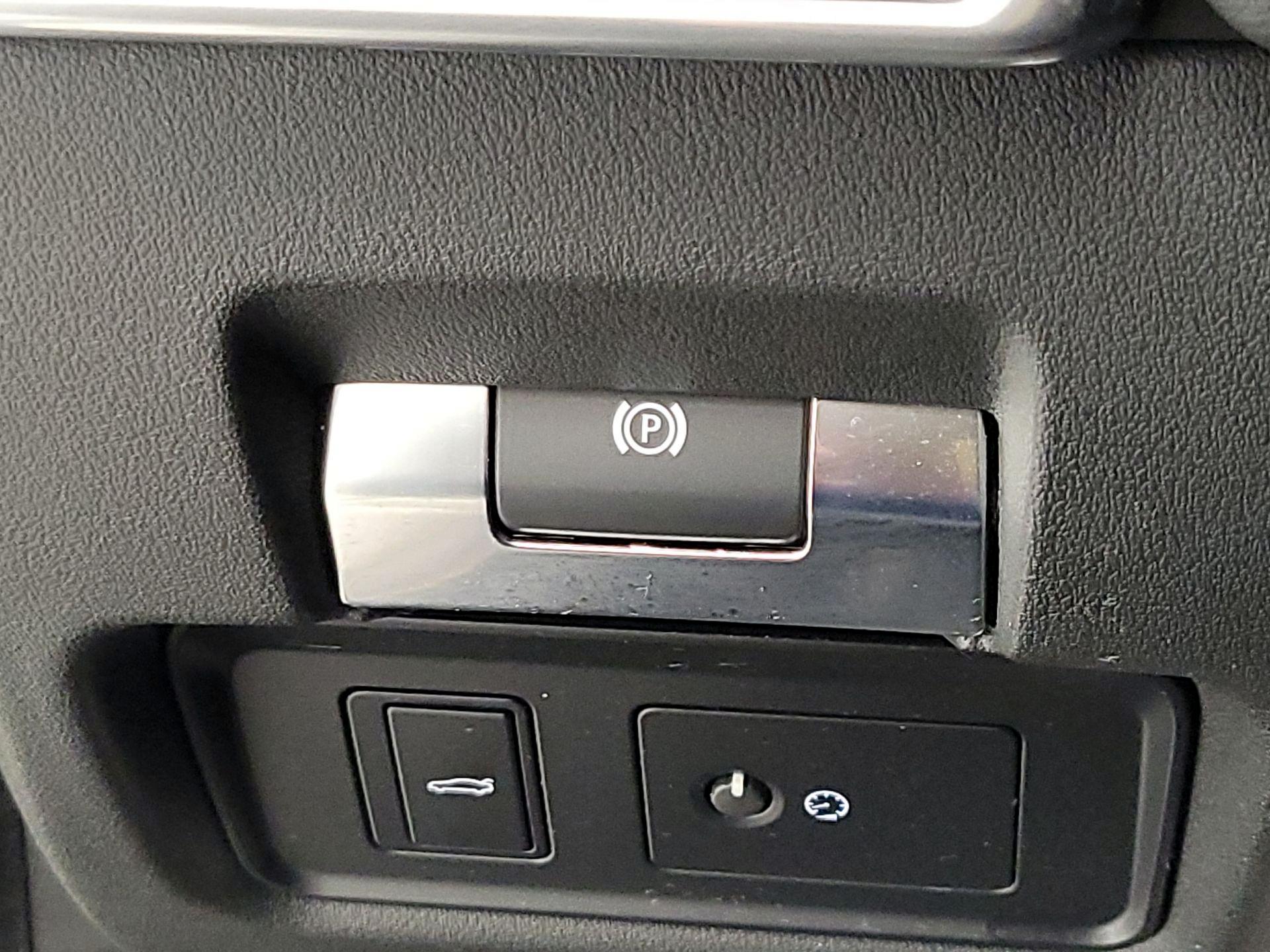 Thumbnail: 2020 Jaguar XE - 13