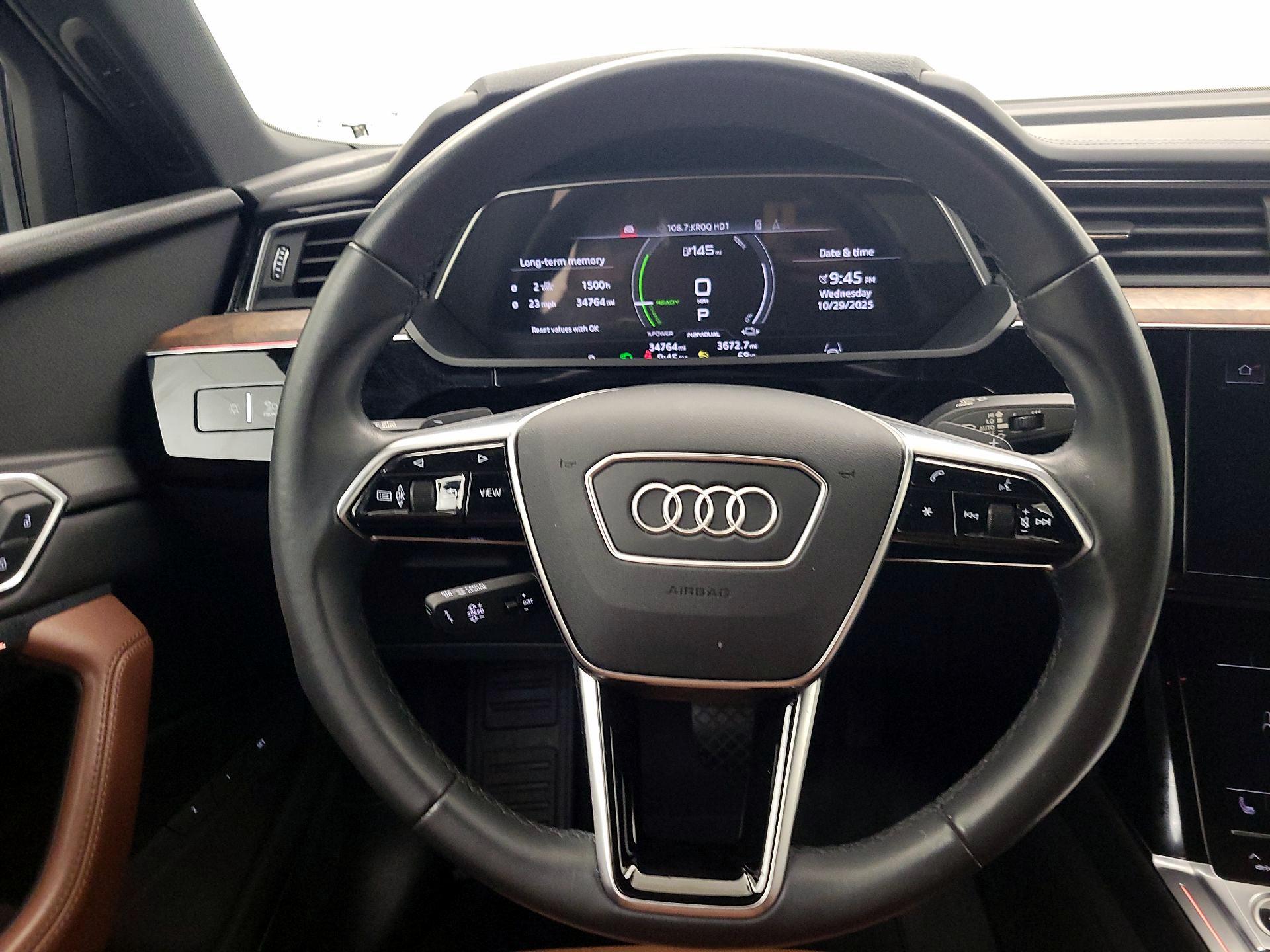 Thumbnail: 2022 Audi e-tron S - 10