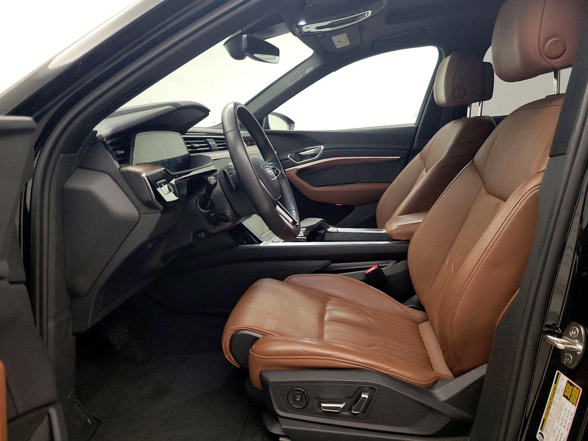 Thumbnail: 2022 Audi e-tron S - 11