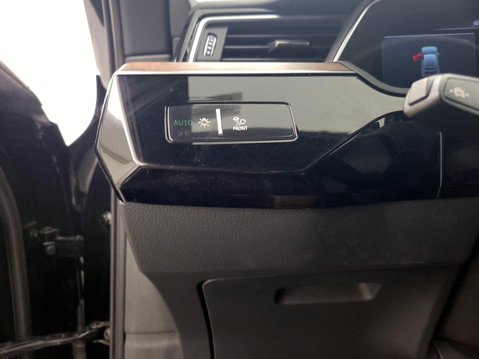 Thumbnail: 2022 Audi e-tron S - 13