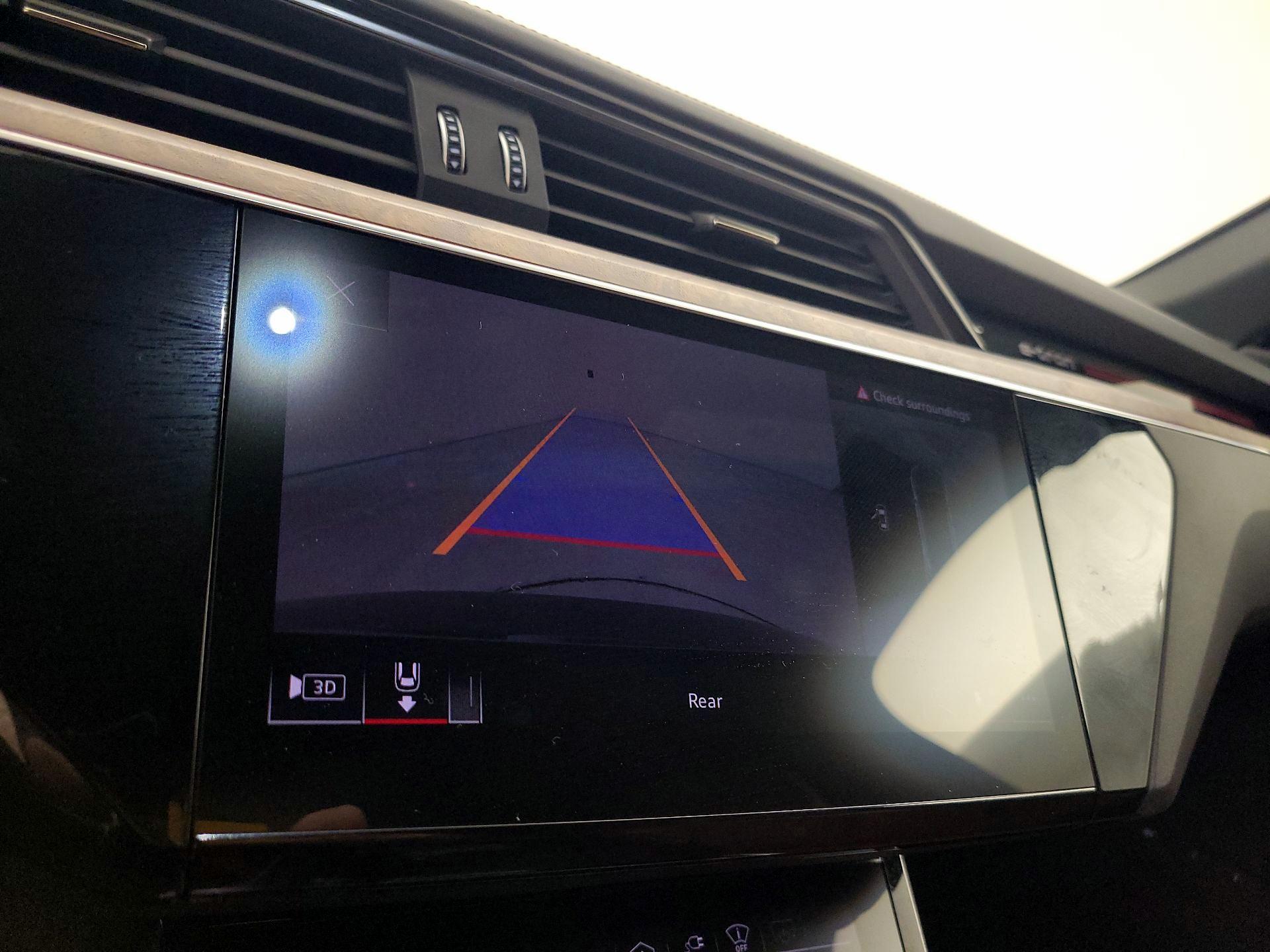 Thumbnail: 2022 Audi e-tron S - 15