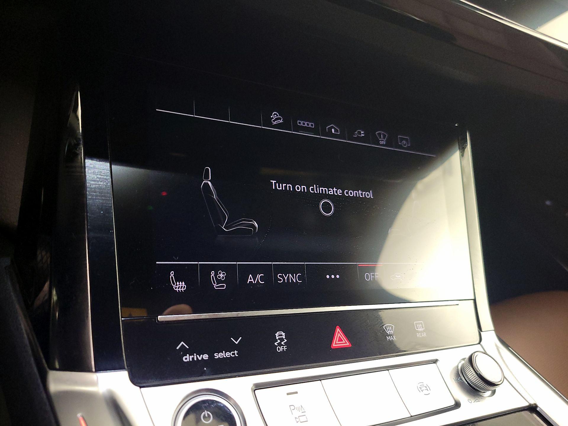 Thumbnail: 2022 Audi e-tron S - 17