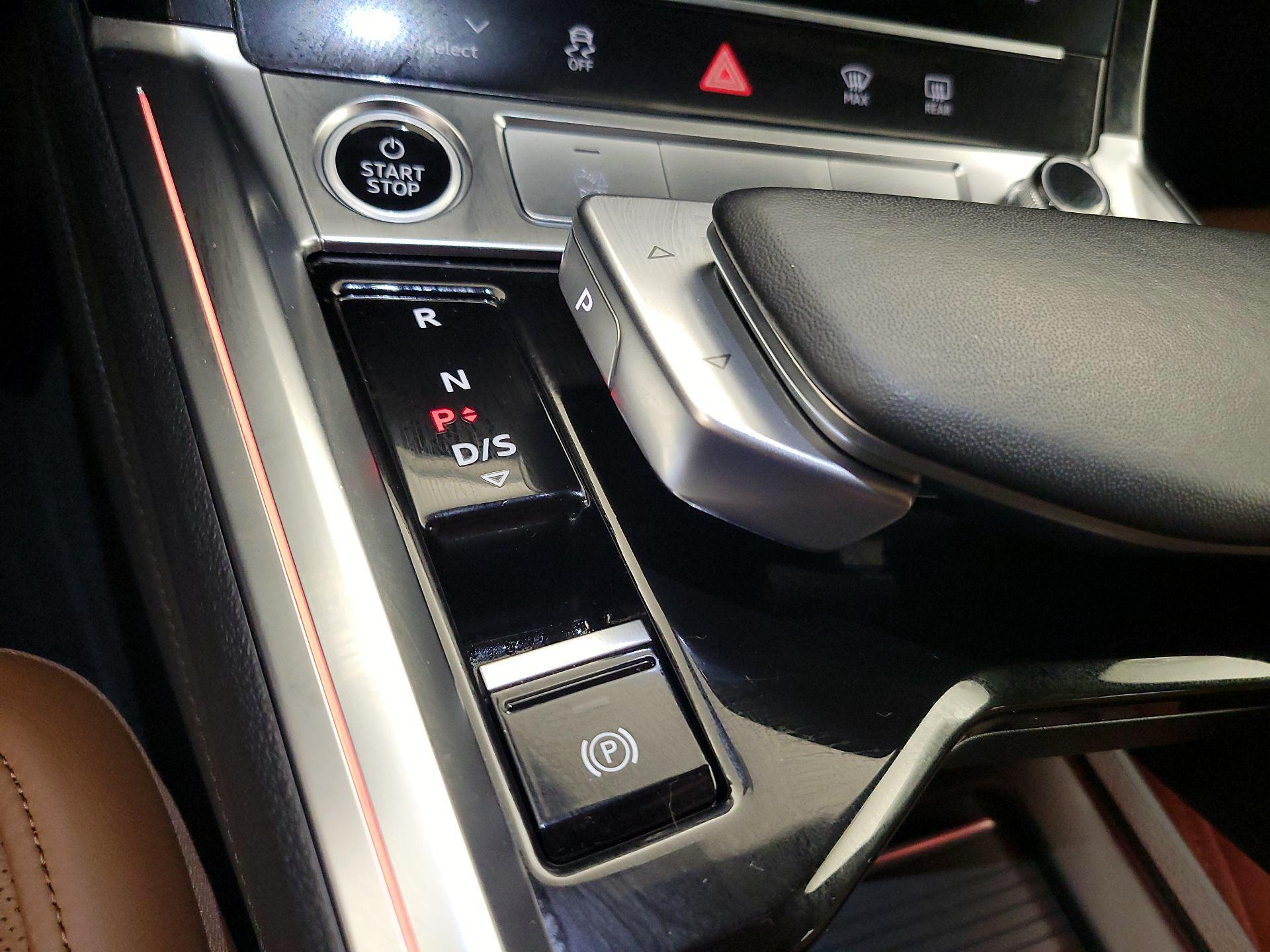 Thumbnail: 2022 Audi e-tron S - 18