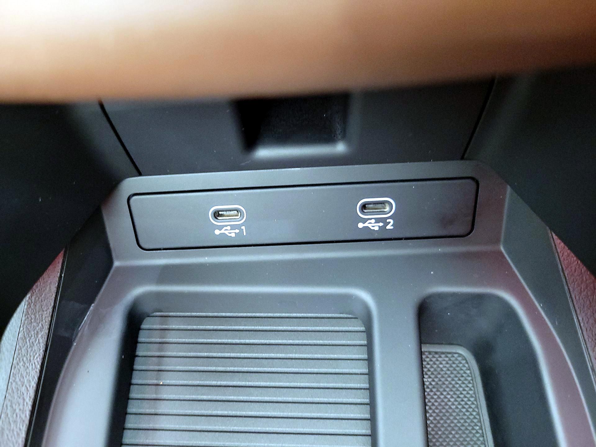 Thumbnail: 2022 Audi e-tron S - 19