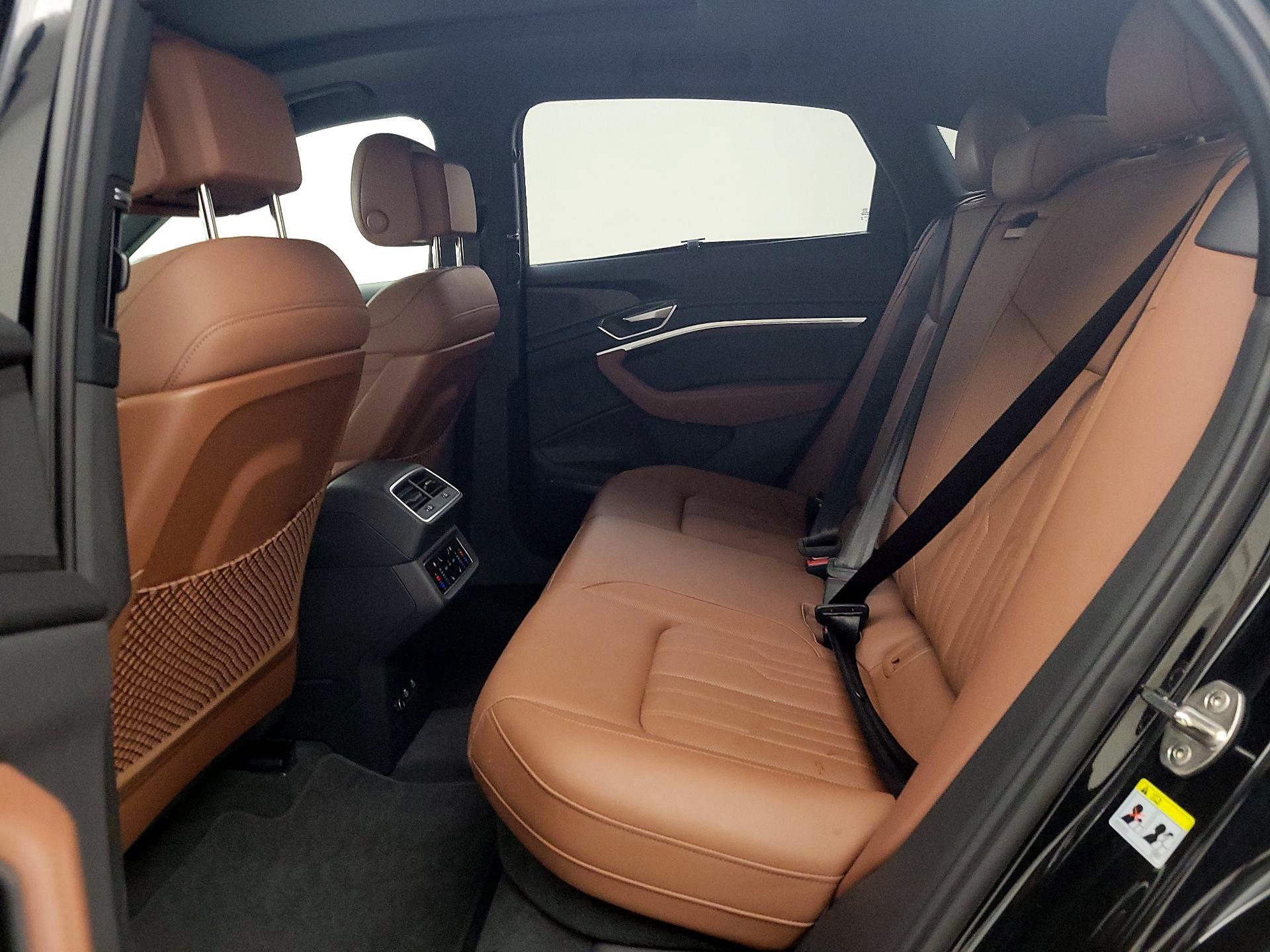 Thumbnail: 2022 Audi e-tron S - 20