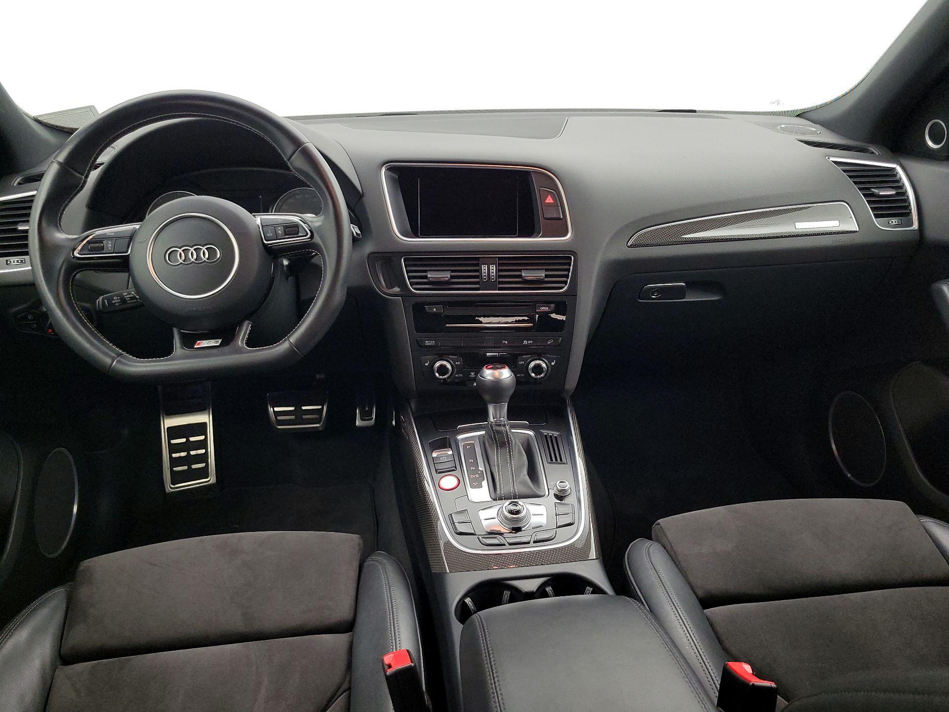 Thumbnail: 2016 Audi SQ5 - 9