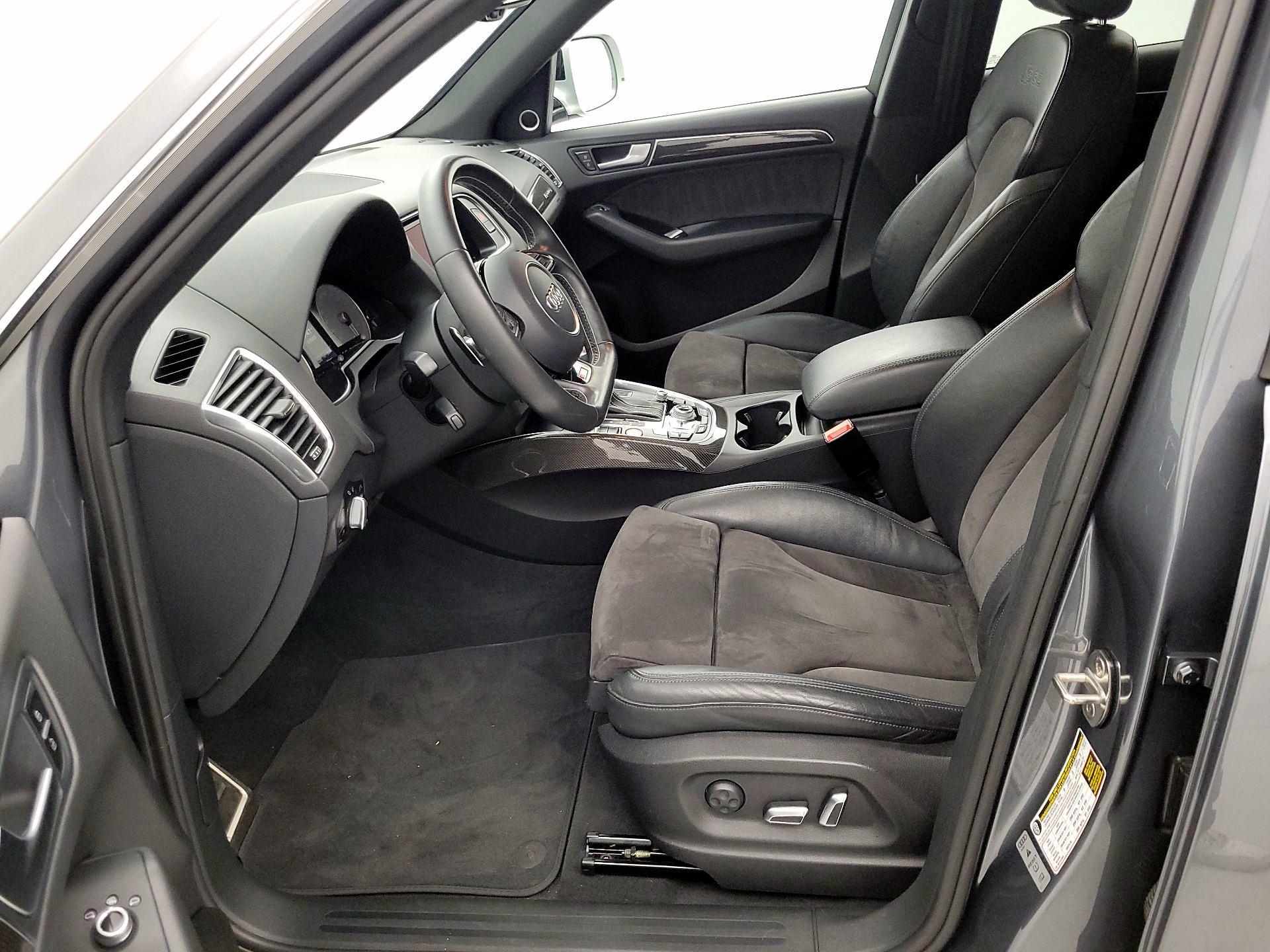 Thumbnail: 2016 Audi SQ5 - 11