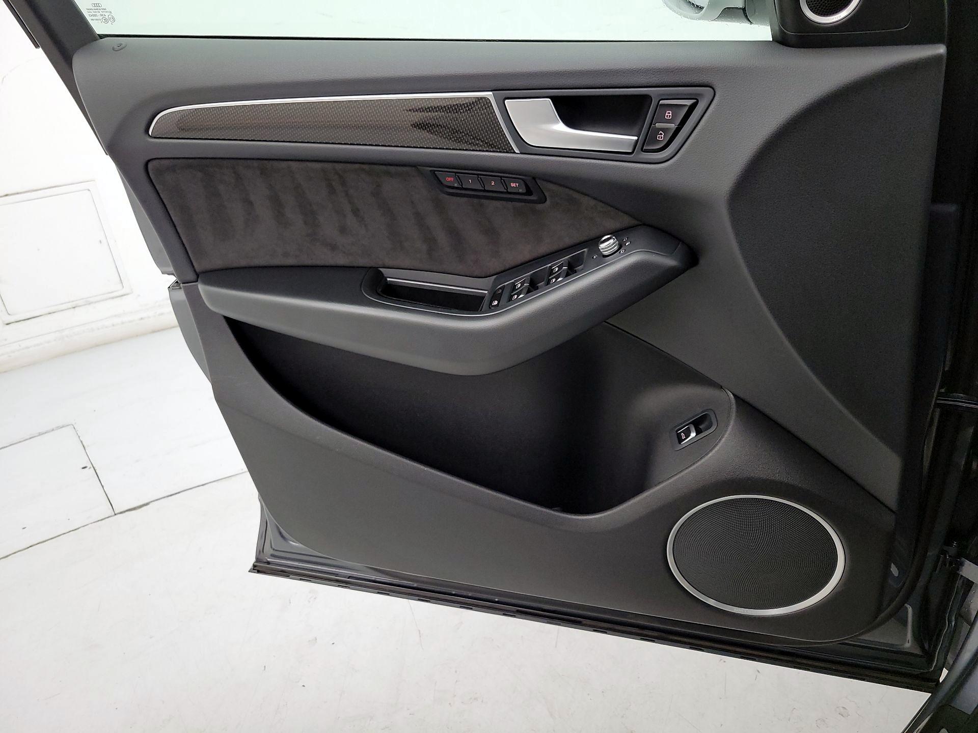 Thumbnail: 2016 Audi SQ5 - 12