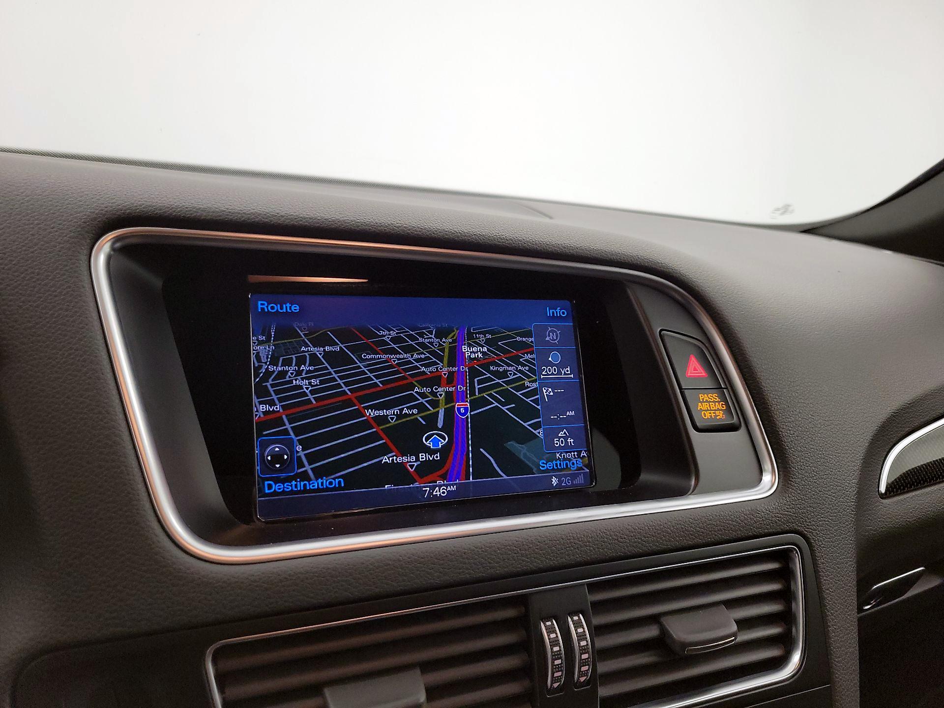 Thumbnail: 2016 Audi SQ5 - 14