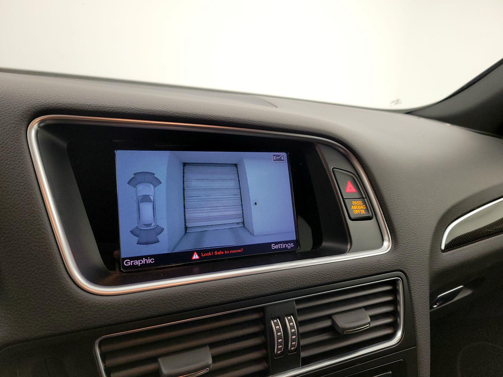 Thumbnail: 2016 Audi SQ5 - 15