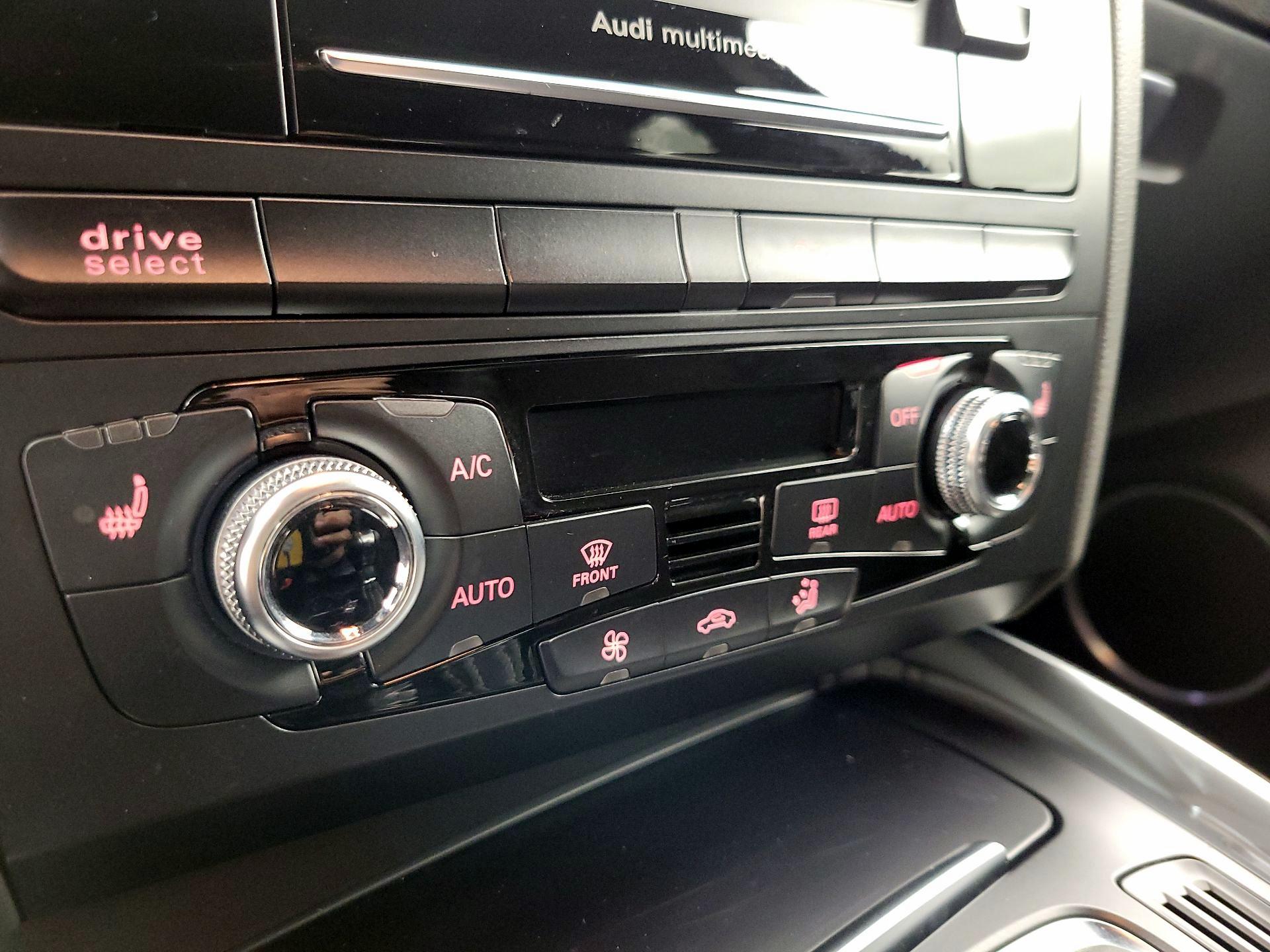 Thumbnail: 2016 Audi SQ5 - 17