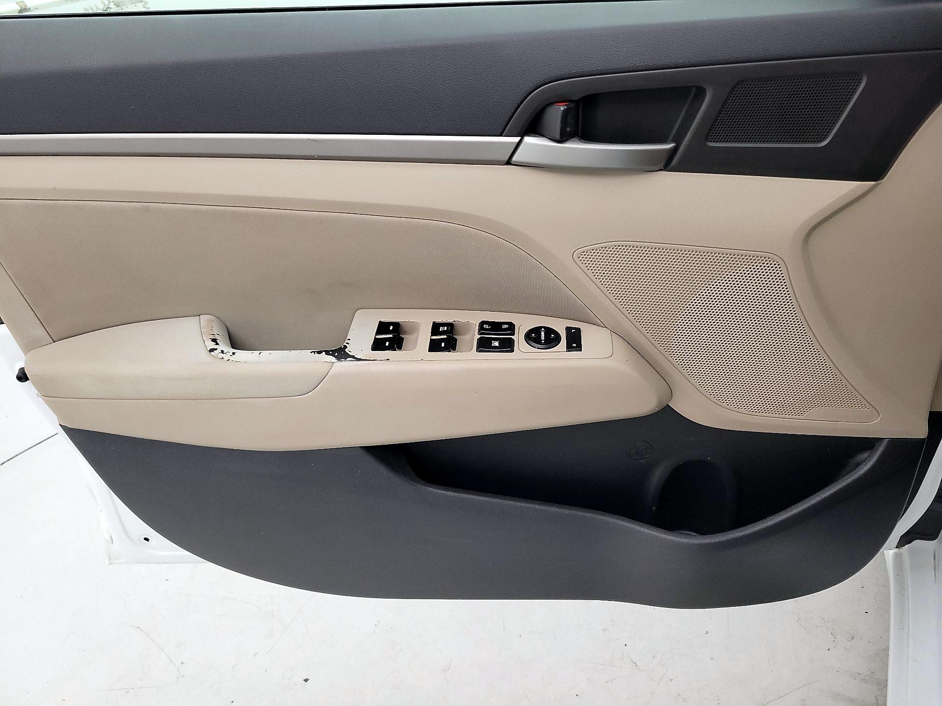 Thumbnail: 2017 Hyundai Elantra - 12