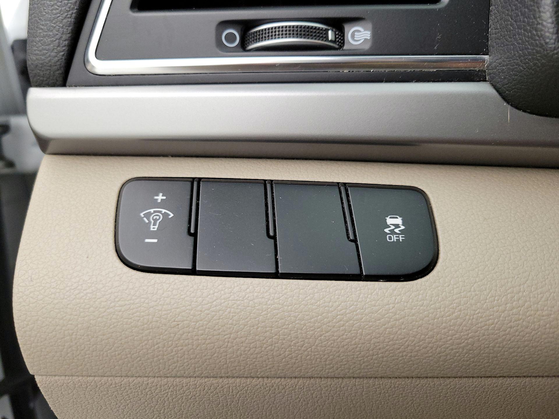 Thumbnail: 2017 Hyundai Elantra - 13