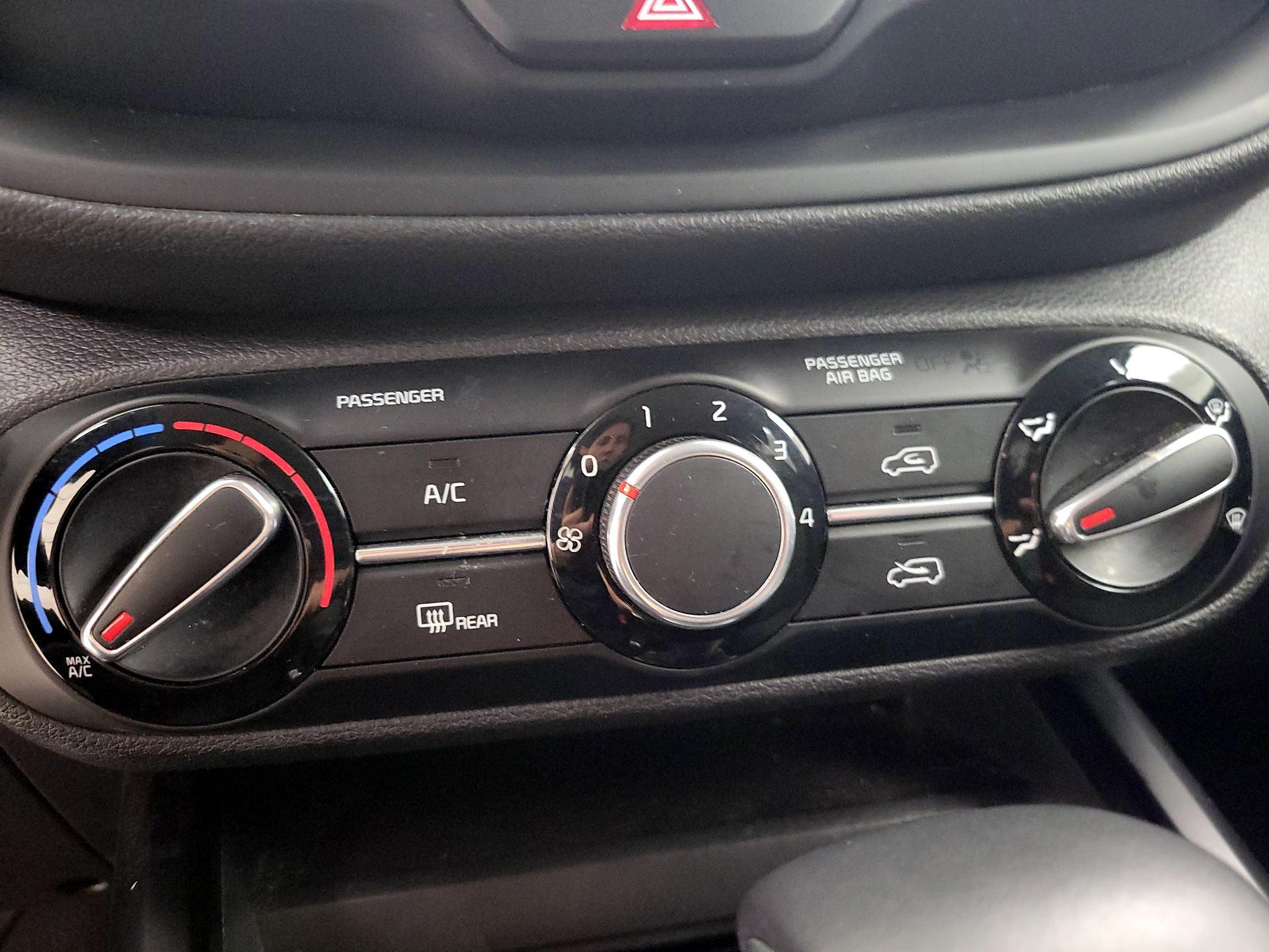 Thumbnail: 2020 Kia Soul - 16