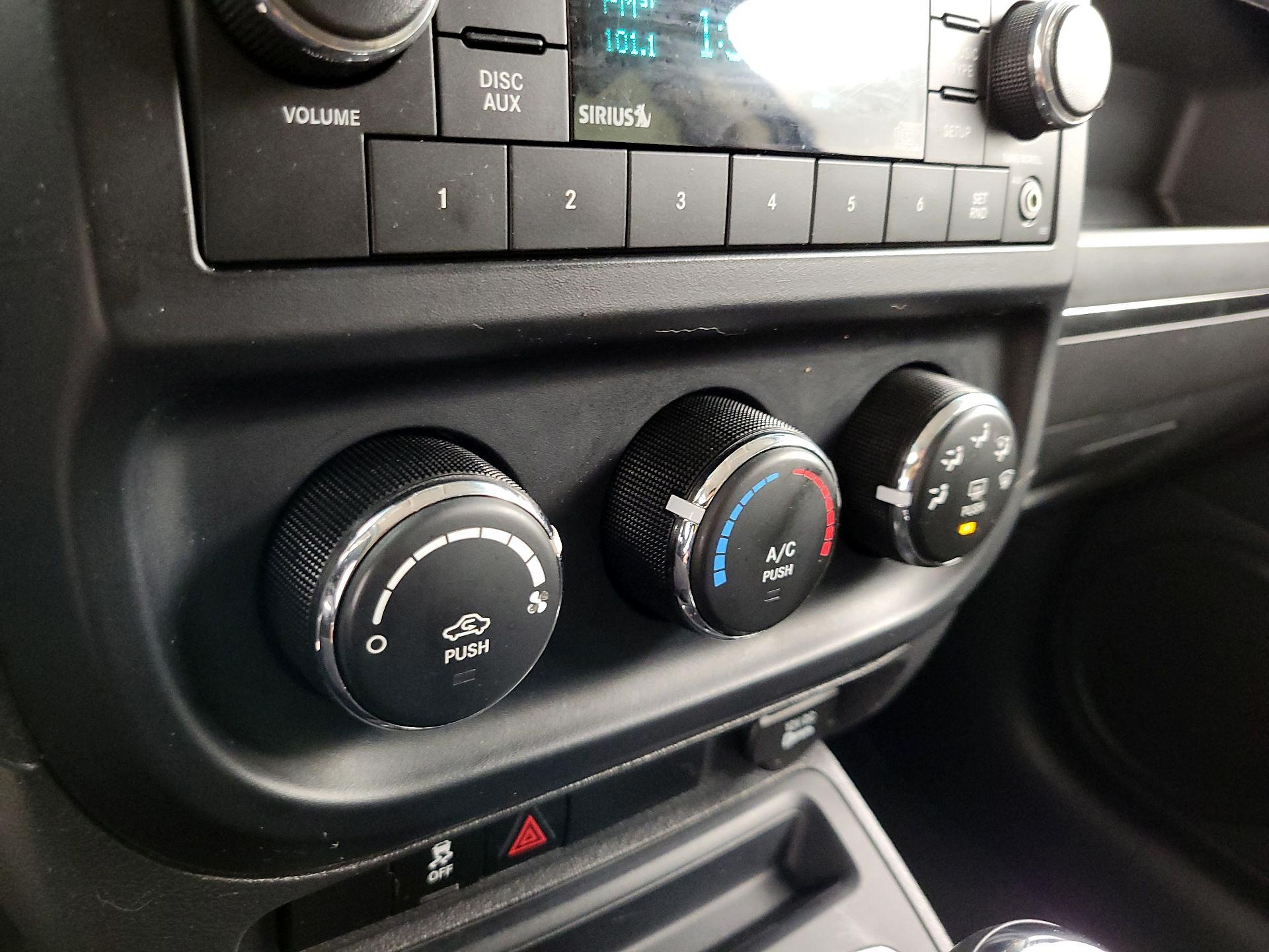 Thumbnail: 2016 Jeep Patriot - 14