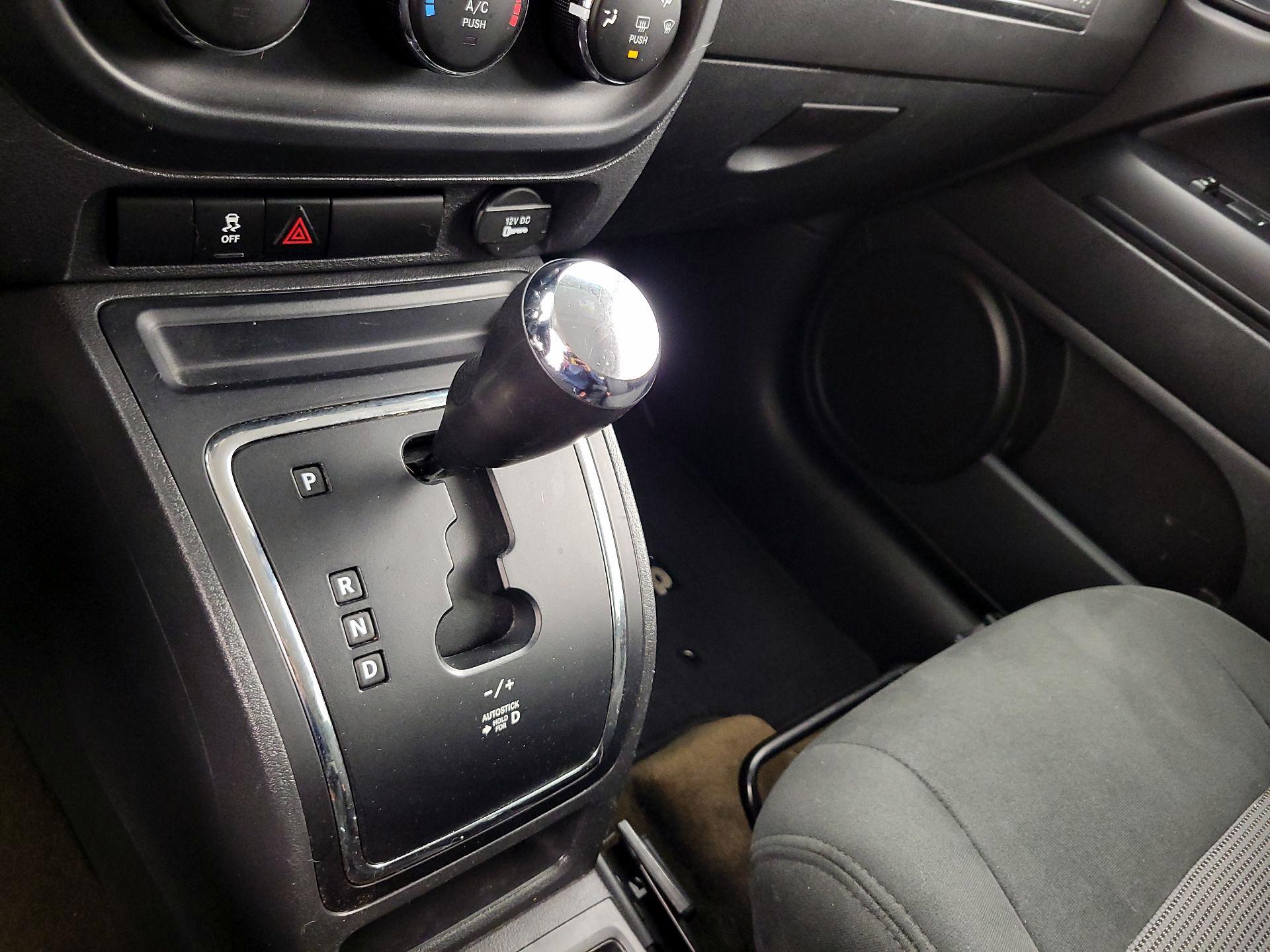 Thumbnail: 2016 Jeep Patriot - 15