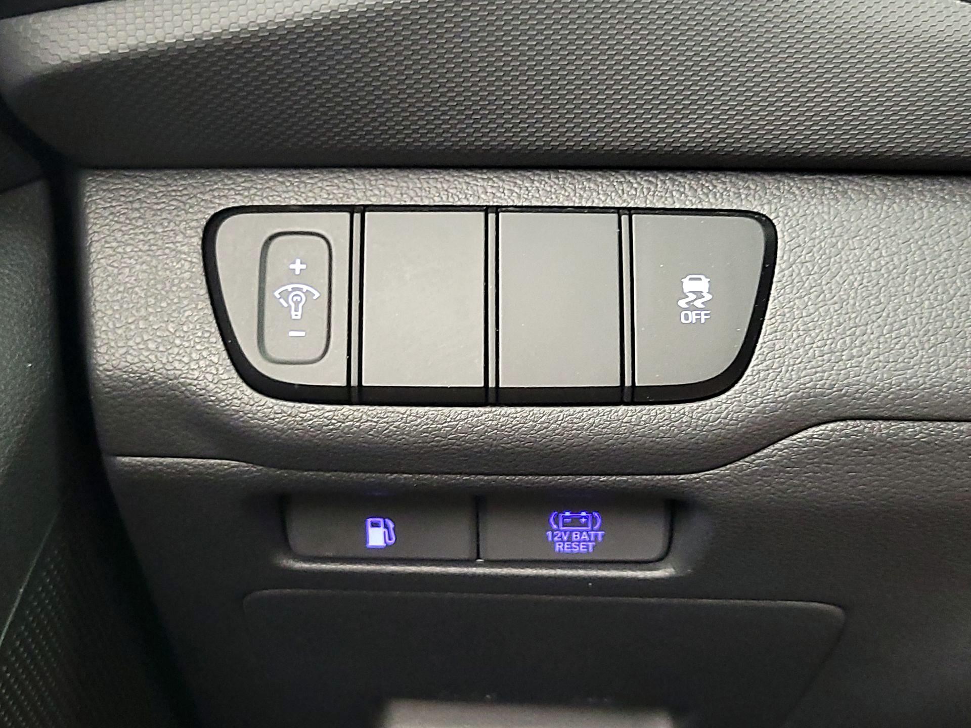 Thumbnail: 2018 Hyundai Ioniq - 13