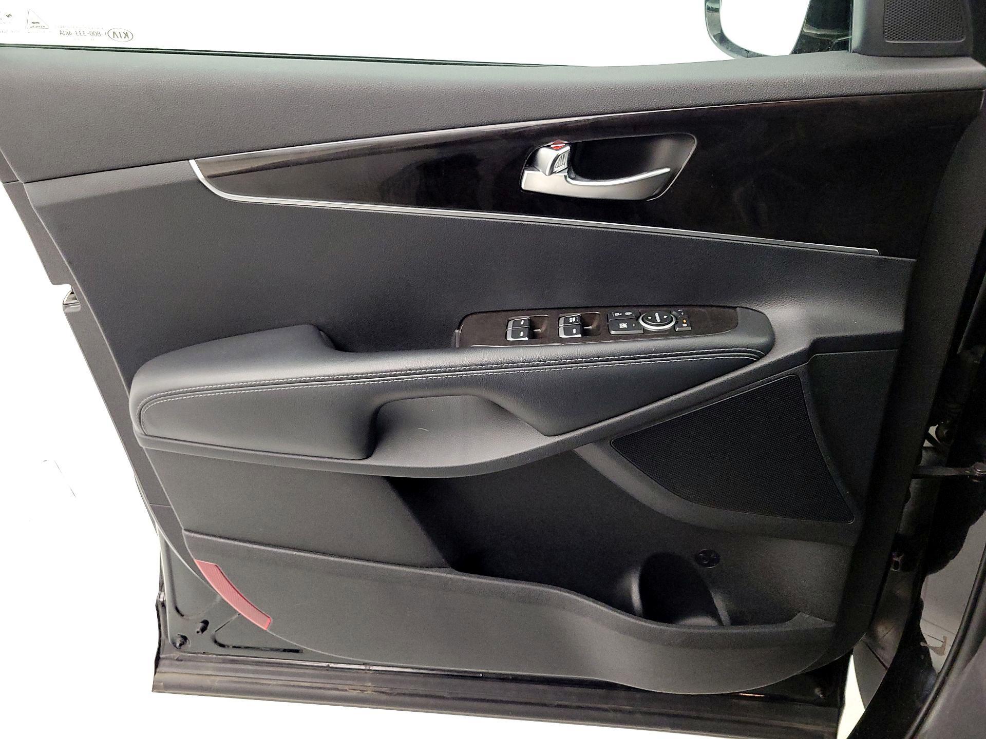 Thumbnail: 2017 Kia Sorento - 12