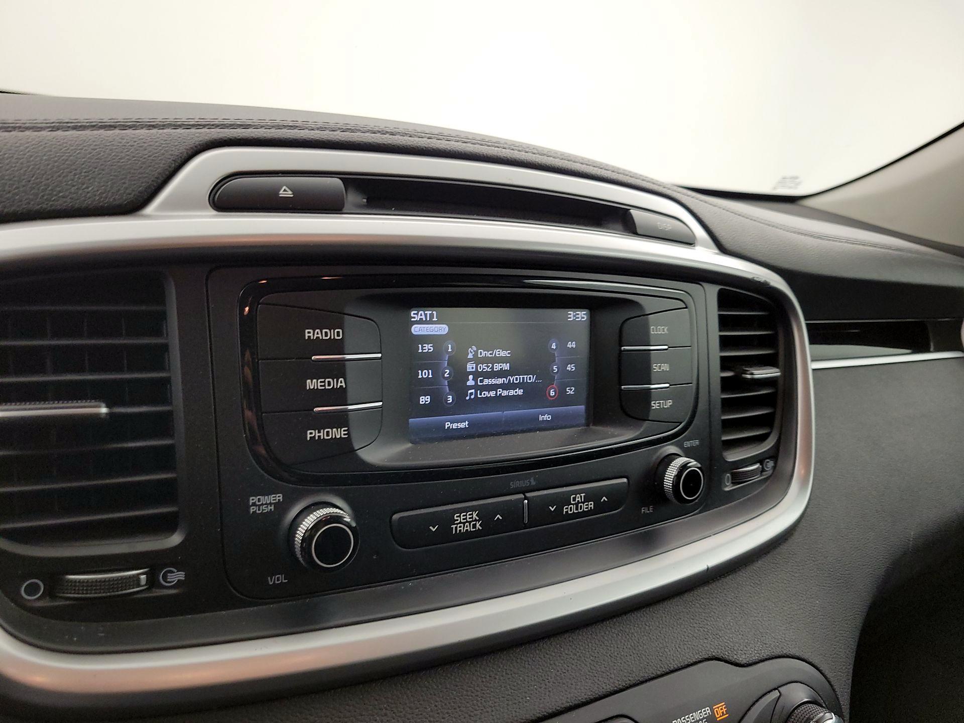 Thumbnail: 2017 Kia Sorento - 15