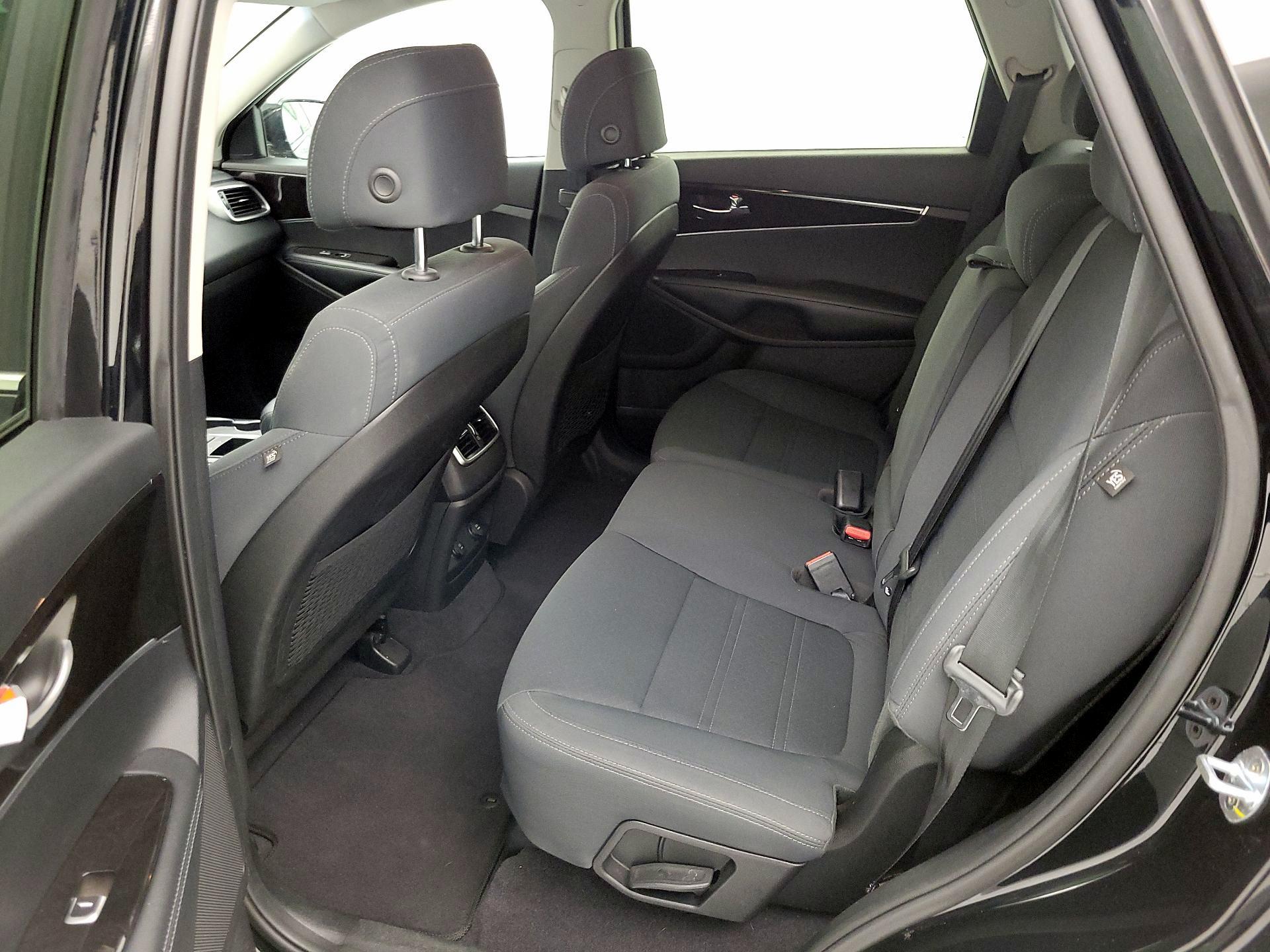 Thumbnail: 2017 Kia Sorento - 18