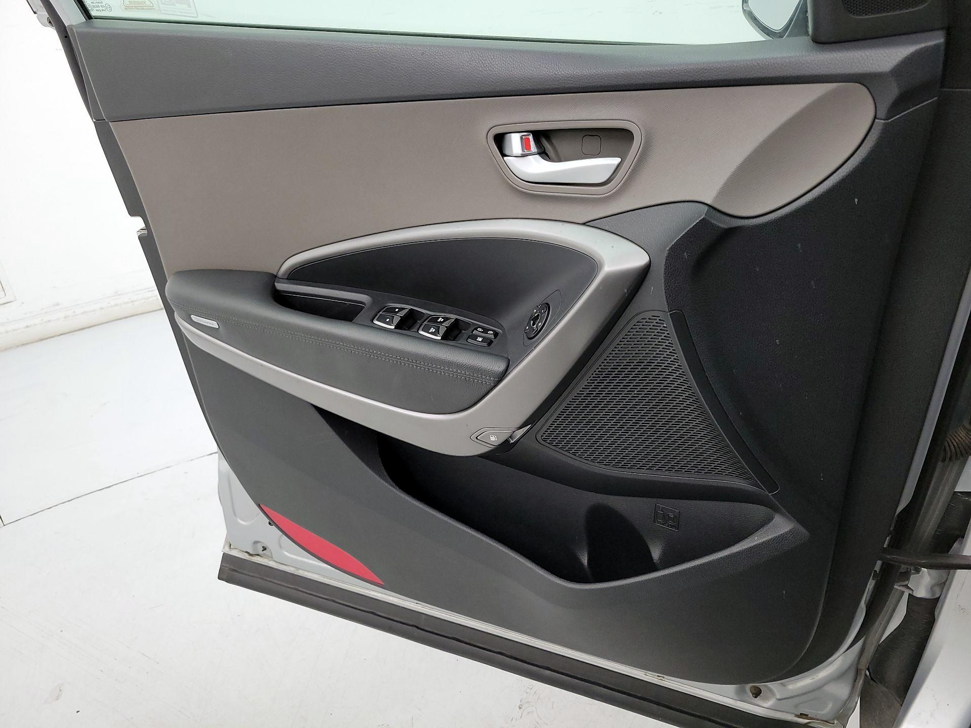 Thumbnail: 2016 Hyundai Santa Fe - 12