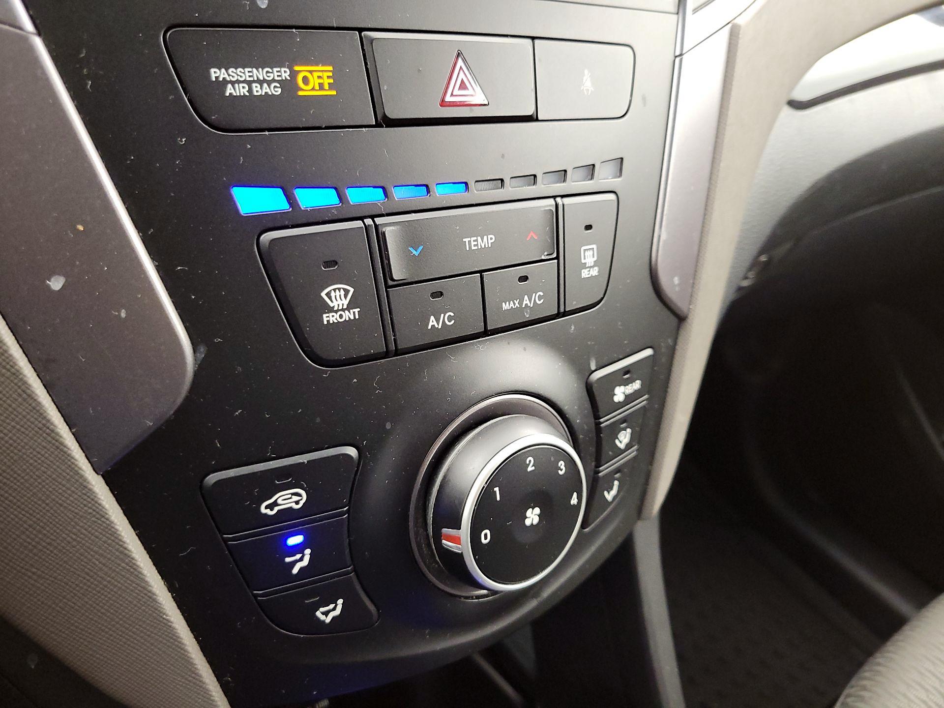 Thumbnail: 2016 Hyundai Santa Fe - 16