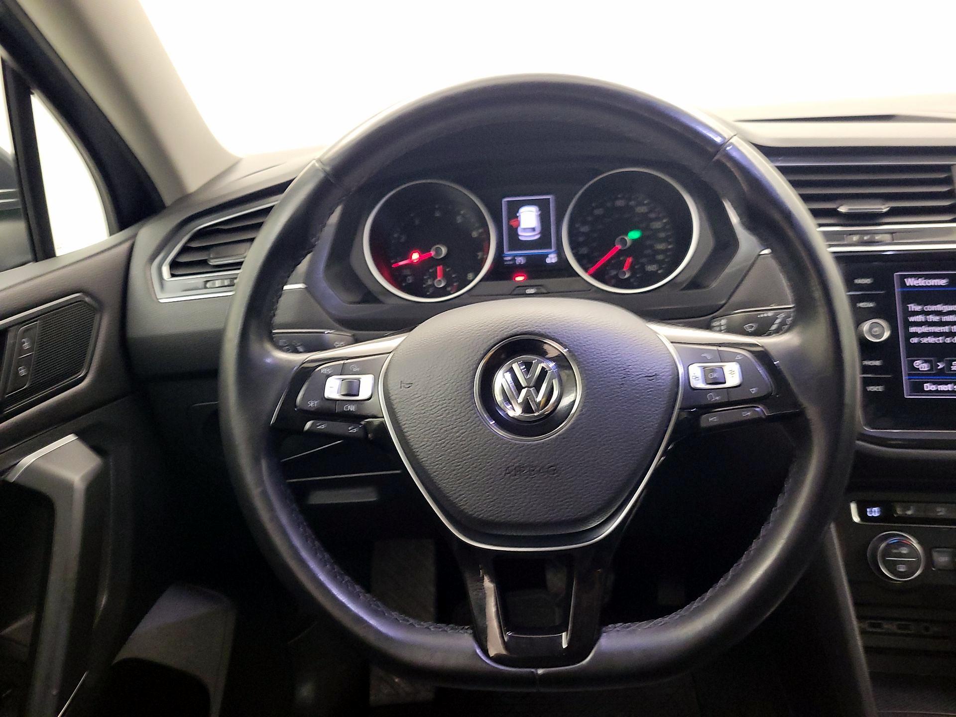 Thumbnail: 2018 Volkswagen Tiguan - 10