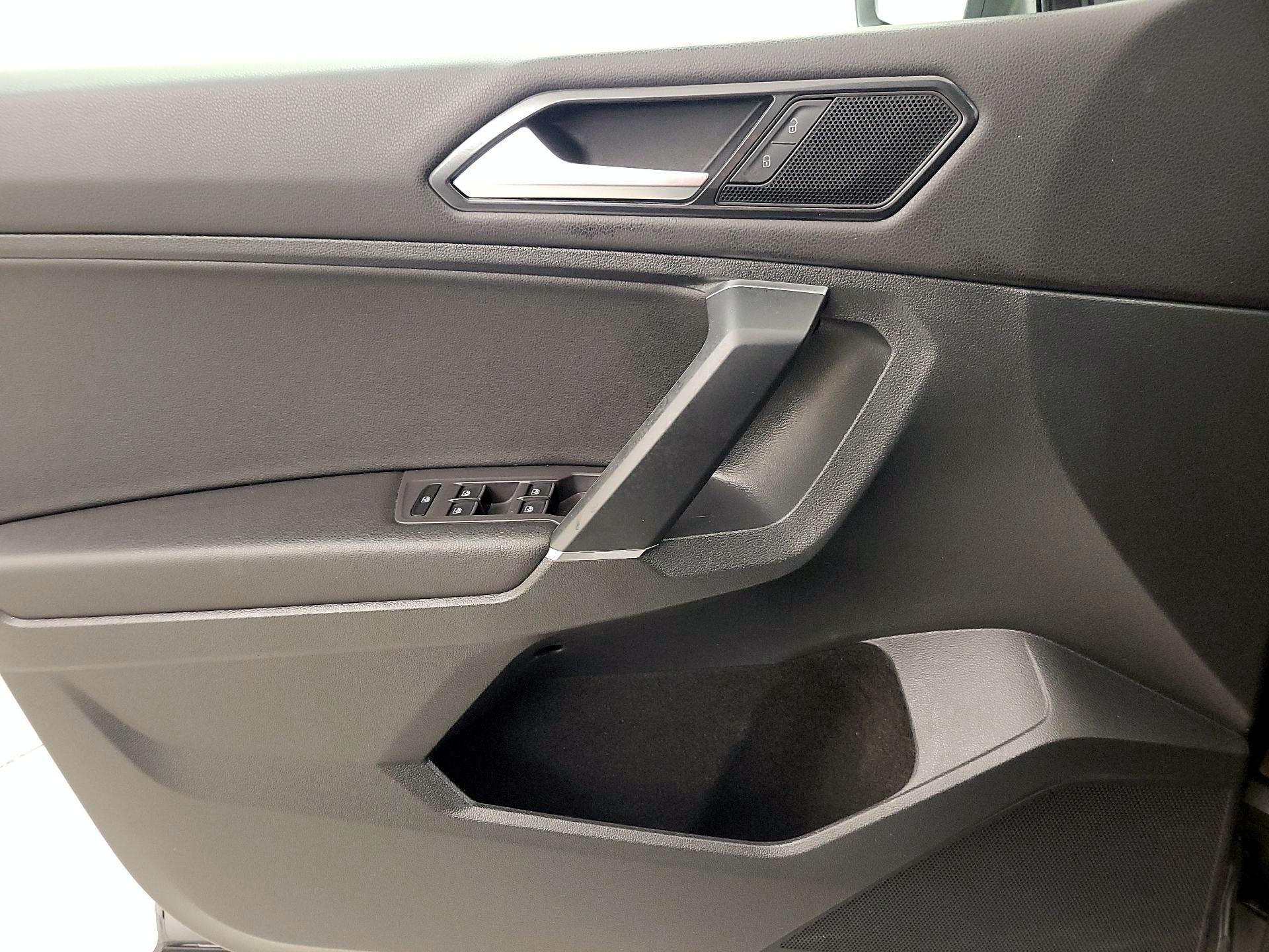 Thumbnail: 2018 Volkswagen Tiguan - 12