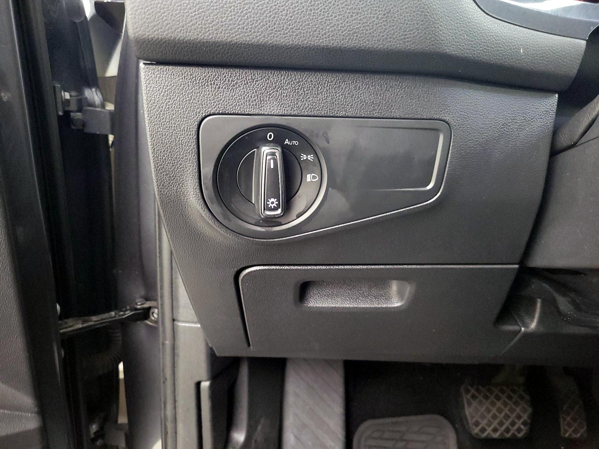 Thumbnail: 2018 Volkswagen Tiguan - 13