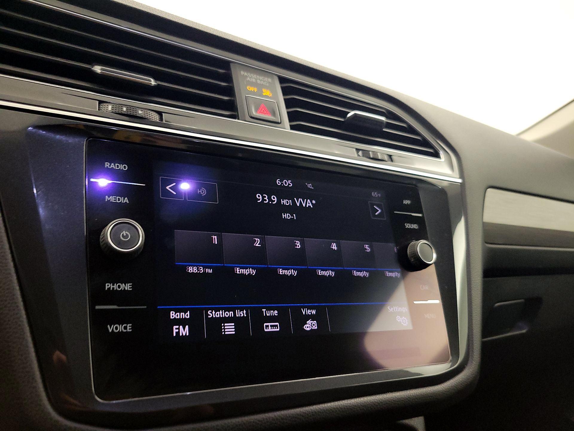 Thumbnail: 2018 Volkswagen Tiguan - 15