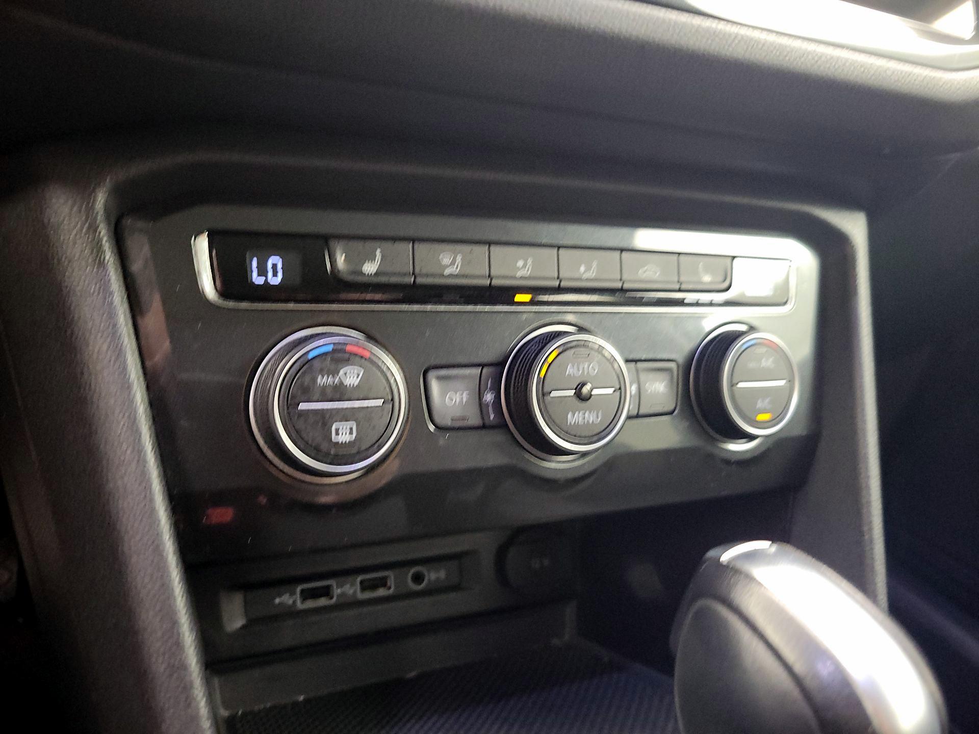 Thumbnail: 2018 Volkswagen Tiguan - 16