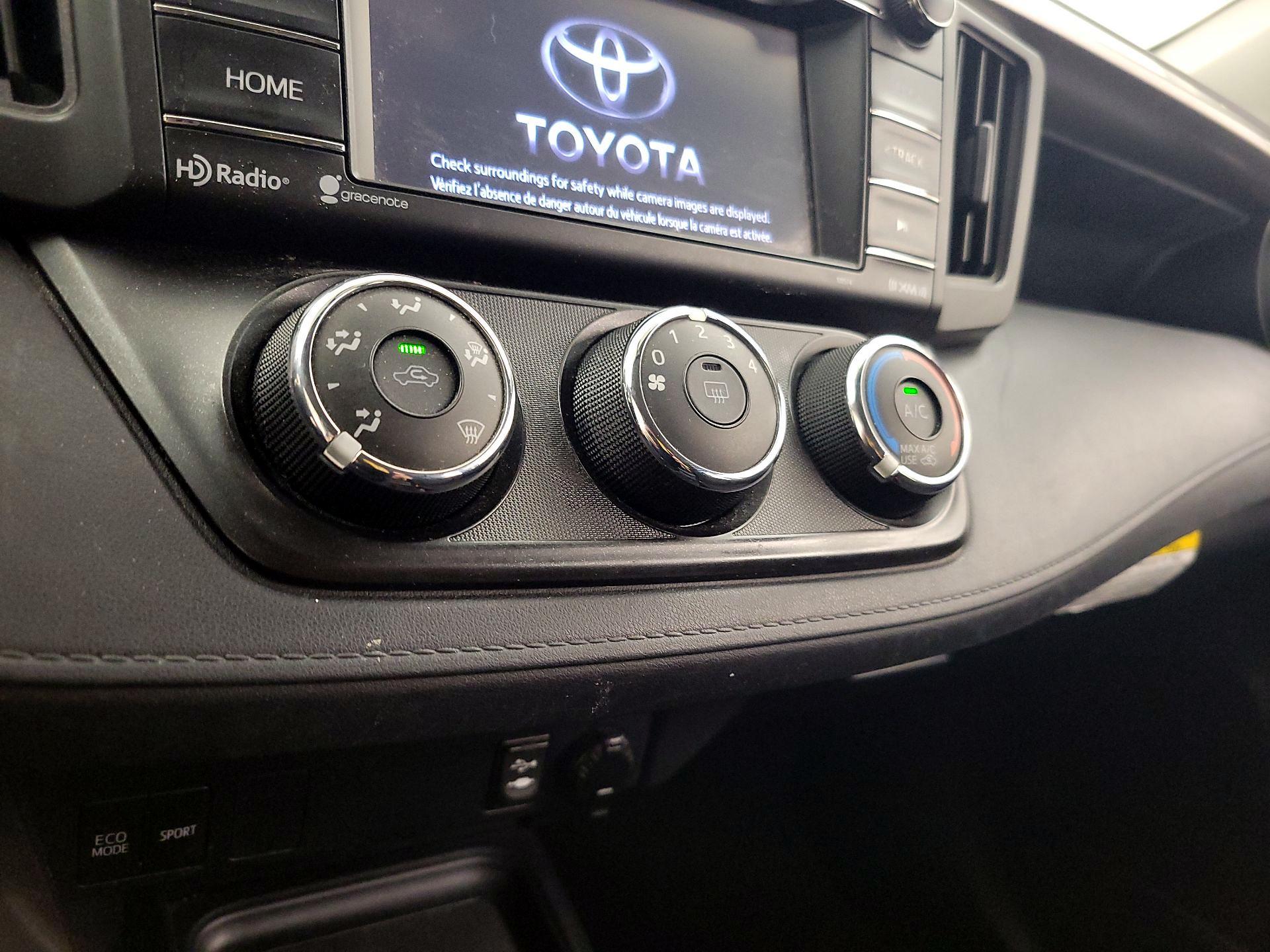 Thumbnail: 2016 Toyota RAV4 - 16