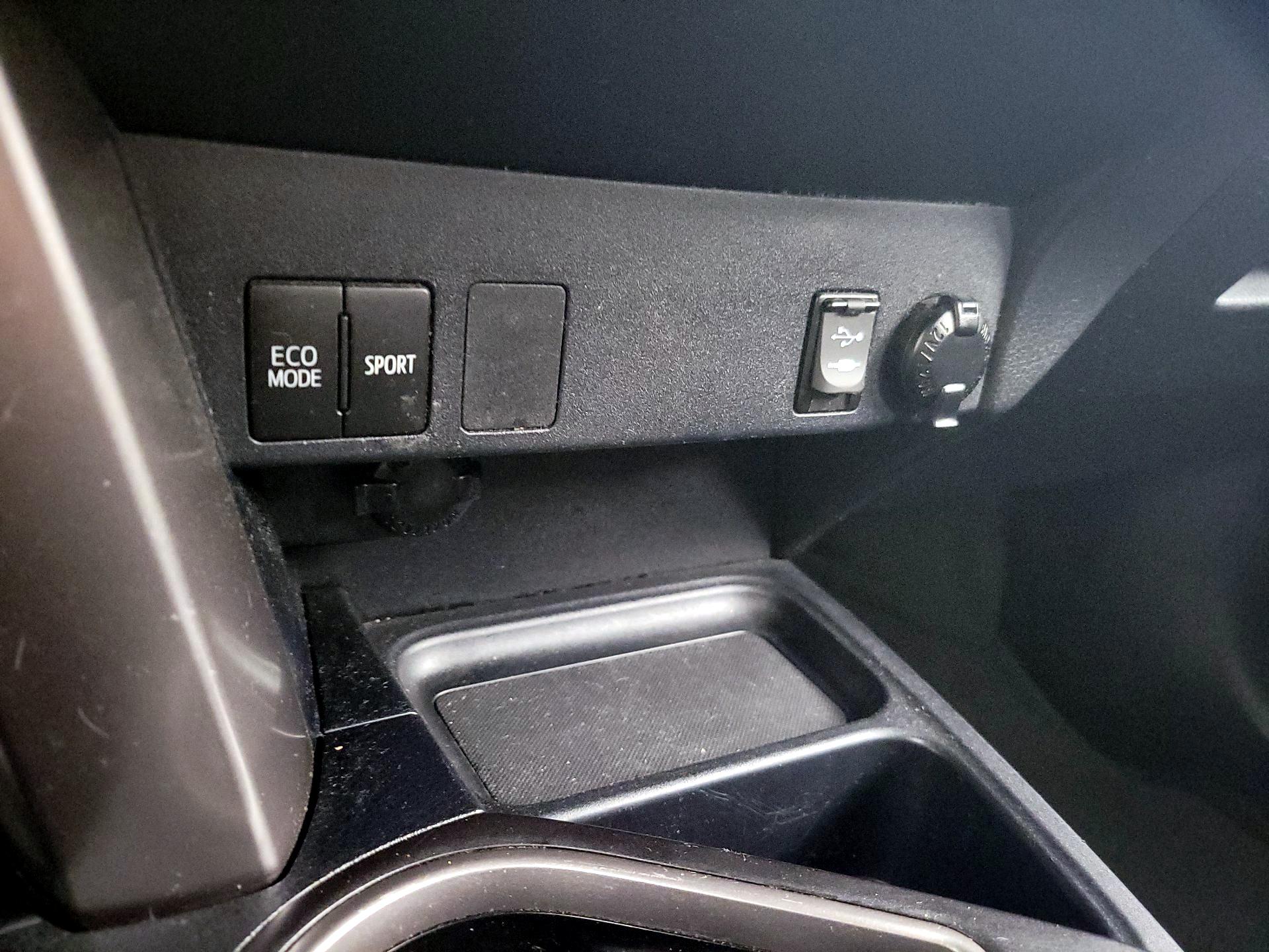 Thumbnail: 2016 Toyota RAV4 - 18