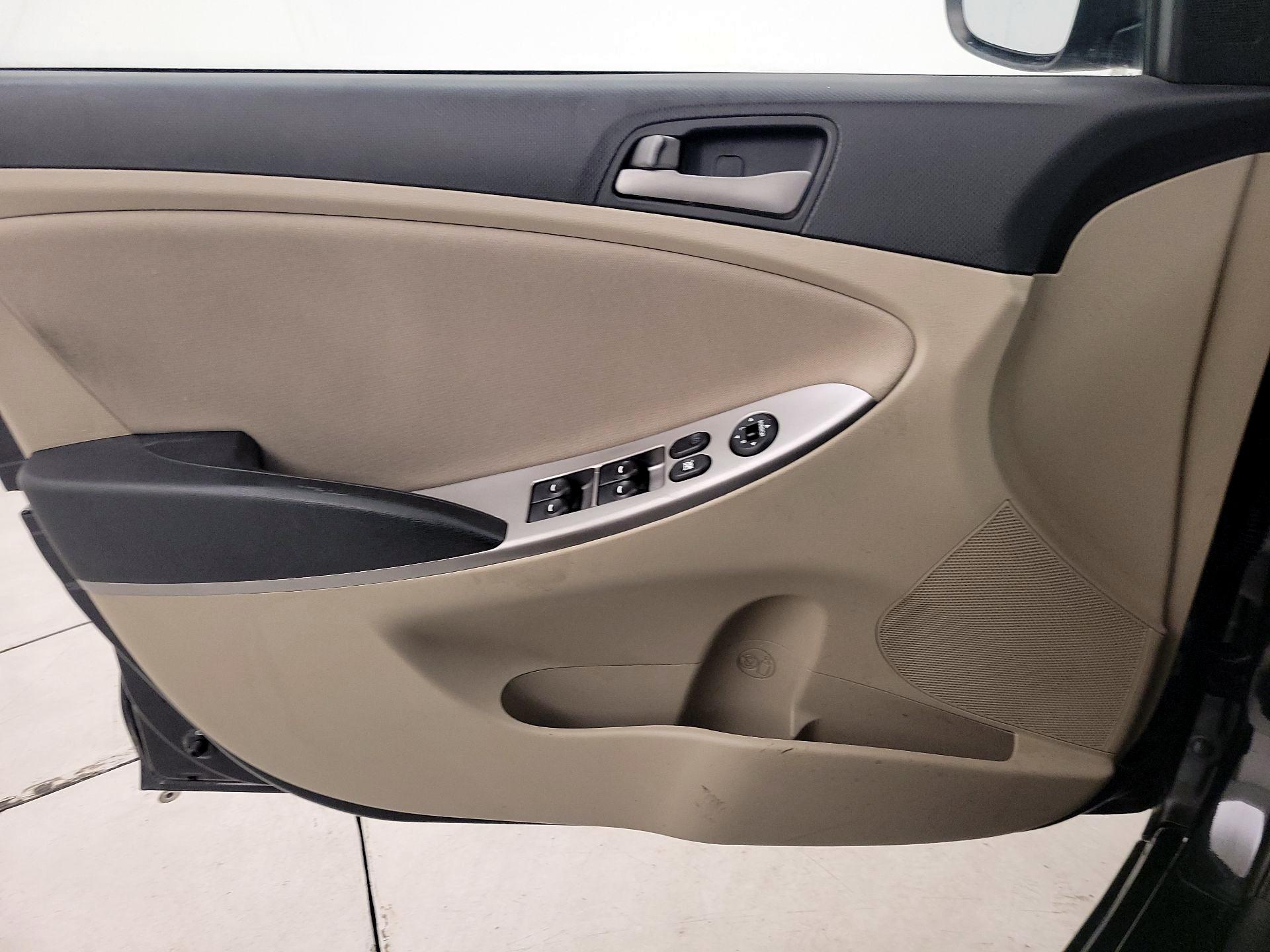 Thumbnail: 2015 Hyundai Accent - 12