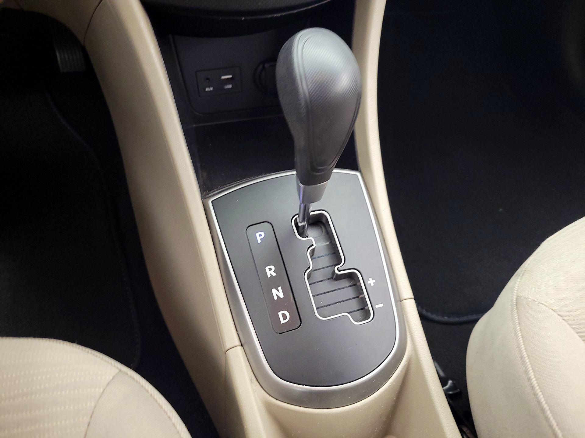 Thumbnail: 2015 Hyundai Accent - 16